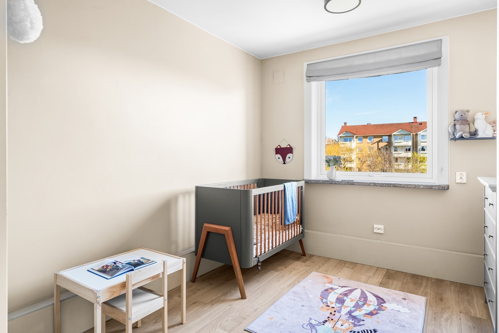 Soverom nr. 2 fungerer ypperlig som barnerom, gjesterom eller kontor - her er mulighetene mange. Galleribilde