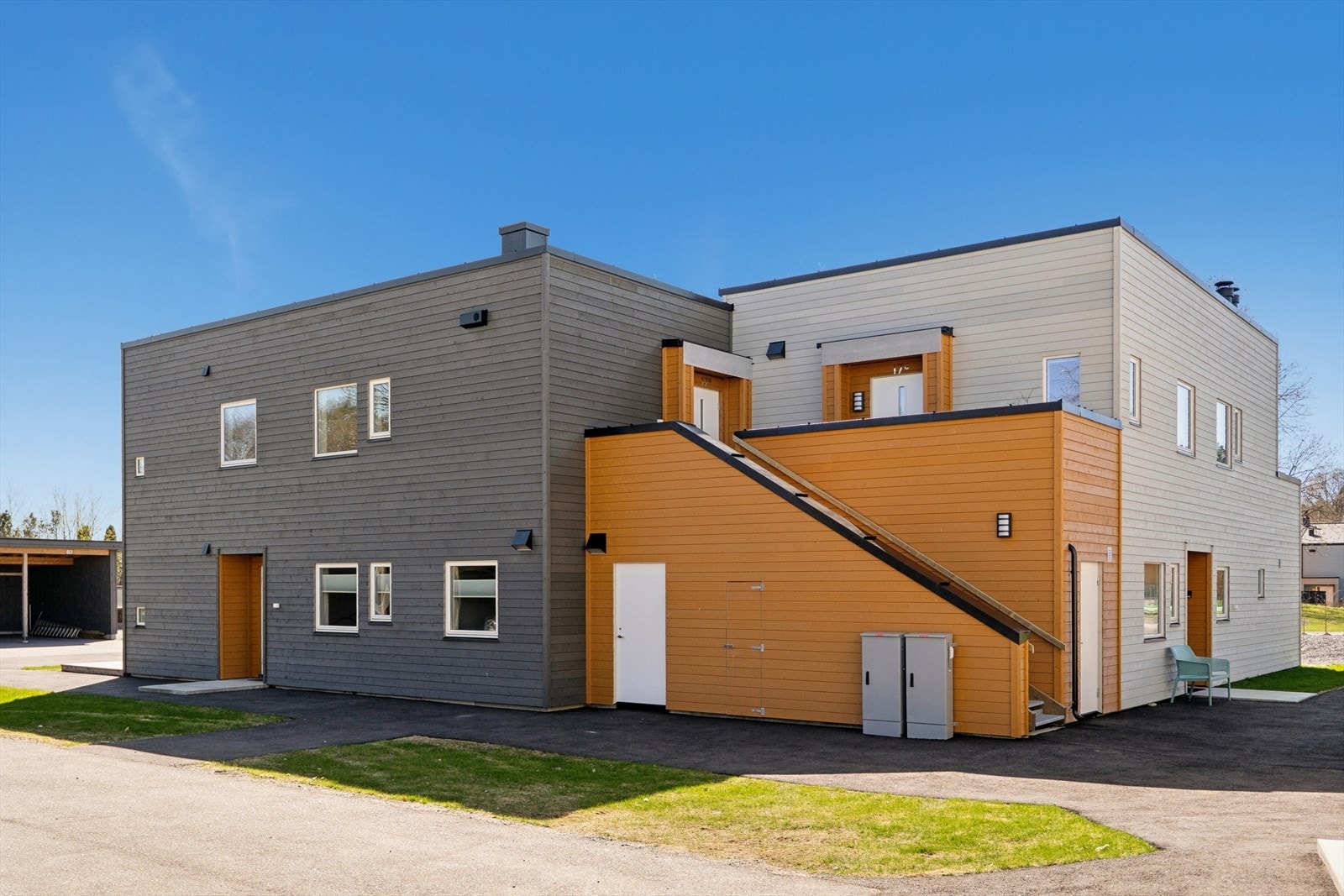 Til leiligheten hører en praktisk, utvendig bod på ca. 8 m² på bakkeplan, i tillegg til en innvendig bod. Galleribilde