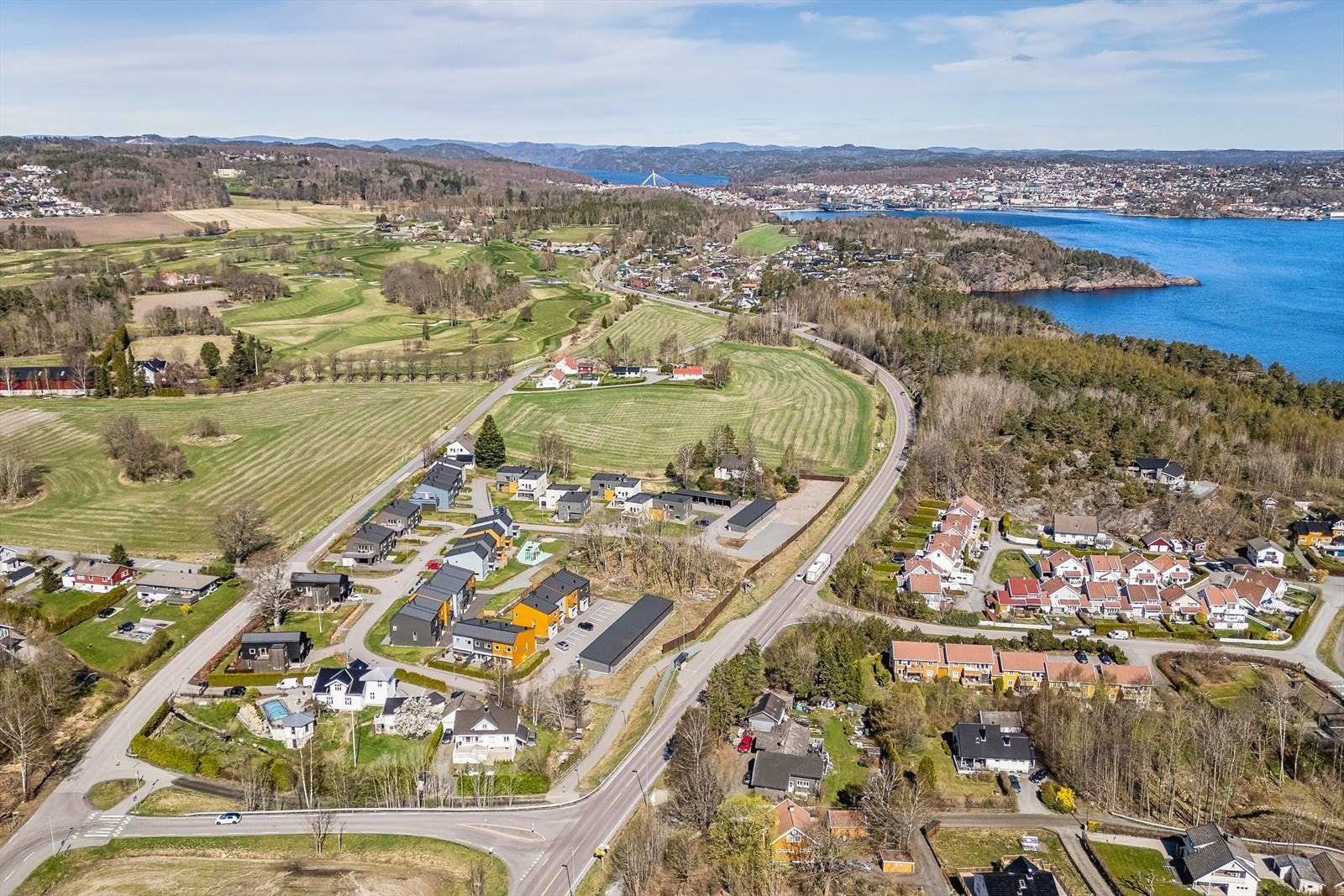 Beliggenheten er ideell for golfentusiaster - Larvik Golfklubb ligger kun en "drive" unna. Galleribilde