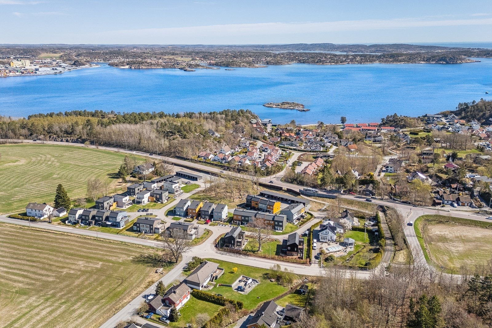 Det er korte avstander både til badeplasser, Larvik by og Stavern by. Galleribilde