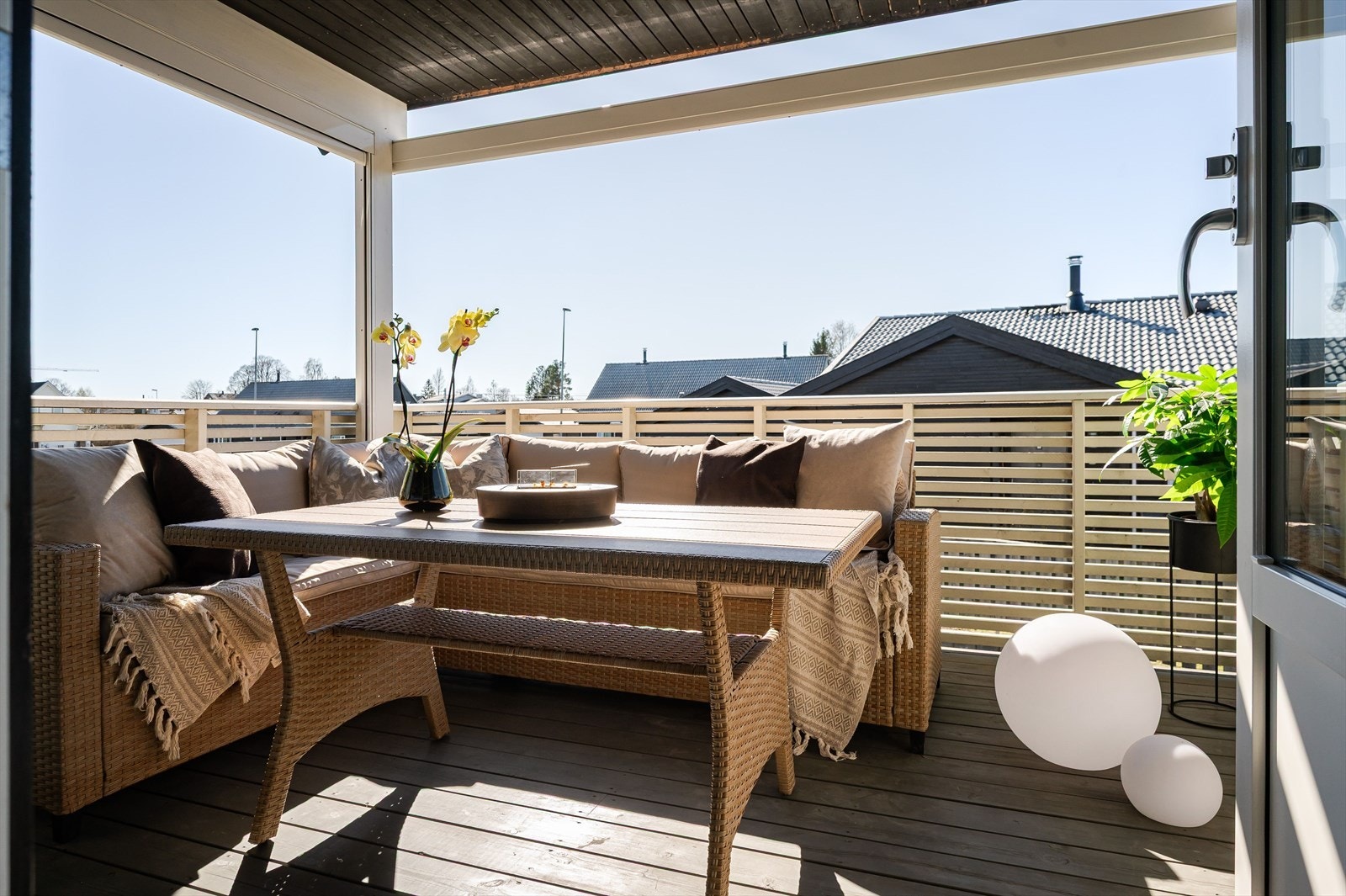 Fra stuen har du utgang til en flott og solrik sydvestvendt balkong på ca. 11m². Galleribilde