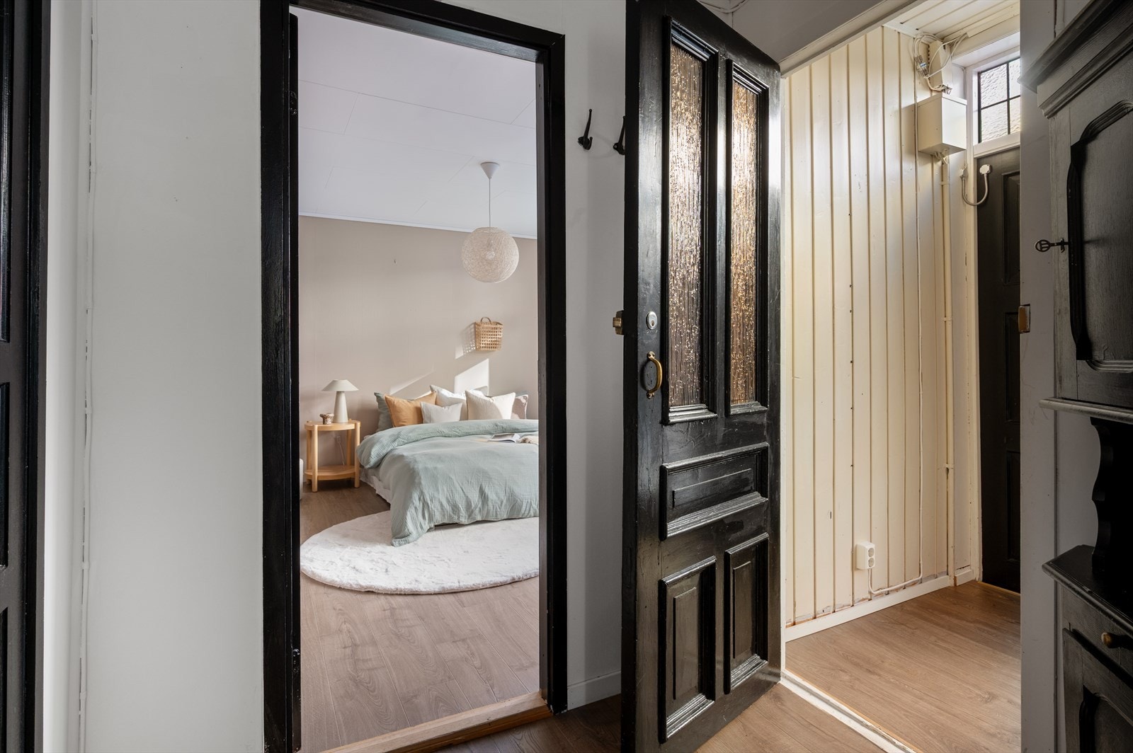 1.etasje | 55 m²: Stue, spisestue, kjøkken, soverom, bad, og felles gang m/trapp Galleribilde