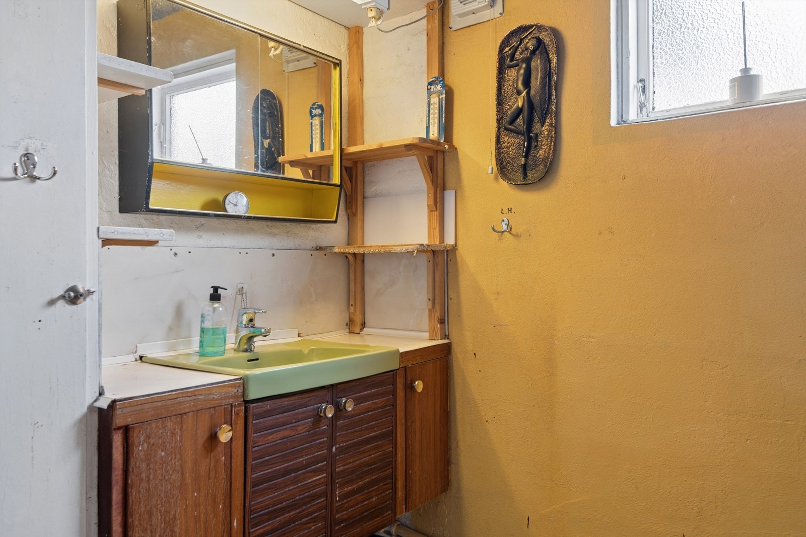Badet i underetasjen har stort renoveringsbehov. Galleribilde