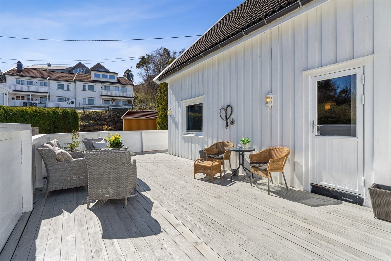 Terrasse tilhørende leilighet i 1.etg Galleribilde
