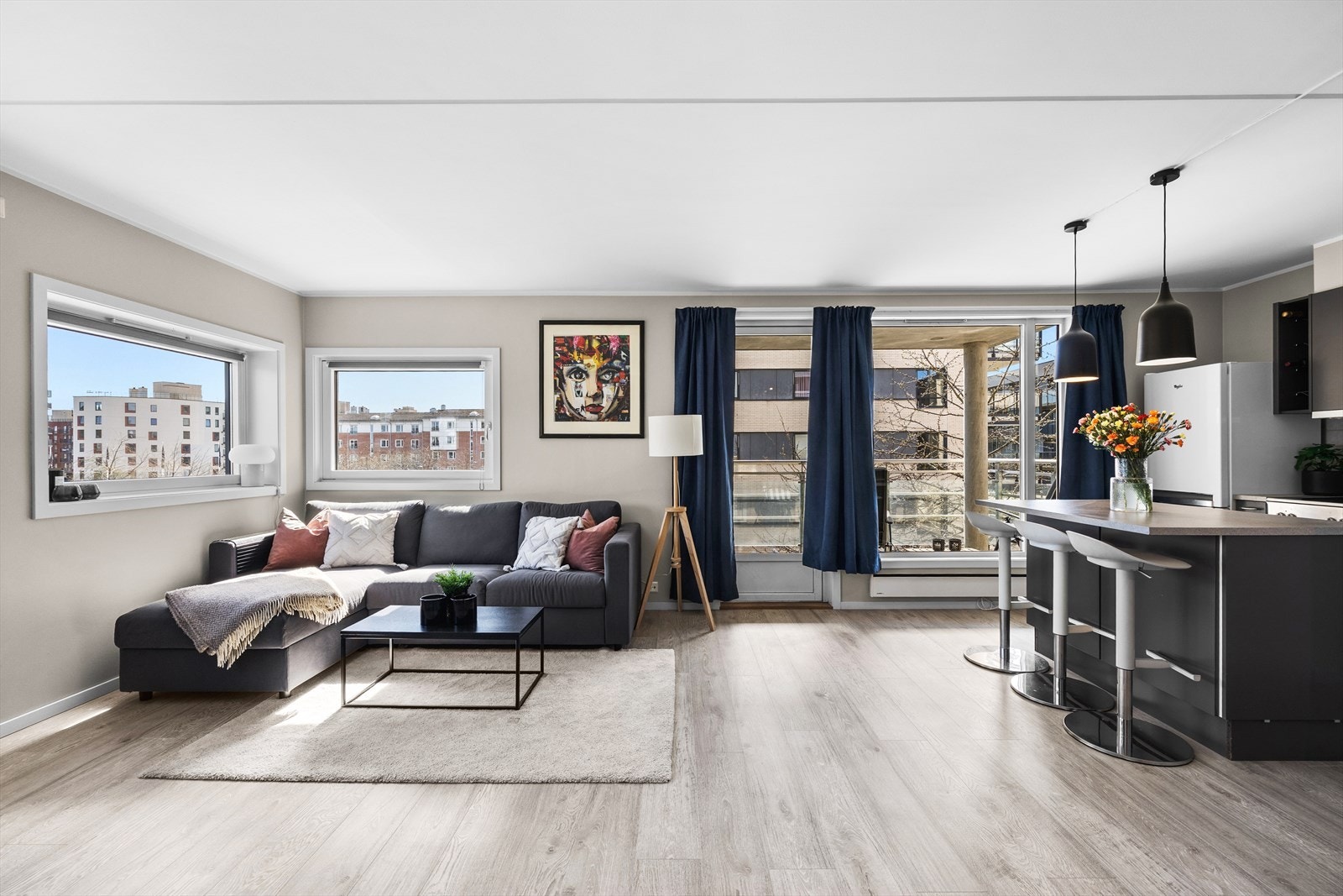Velkommen til Søster Mathildes gate 1 - en lys 2-roms hjørneleilighet beliggende i byggets 2. etasje.
Foto: Ohshots Galleribilde