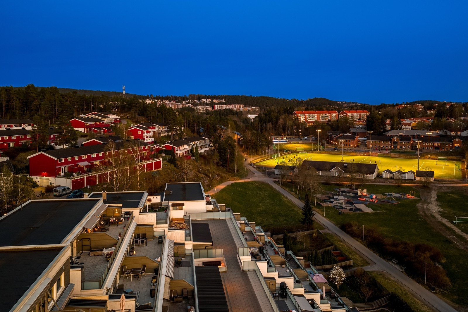 Det er under 10 minutter gangavstand til Holmlia senter, samt gode kollektivforbindelser med buss og tog. Galleribilde