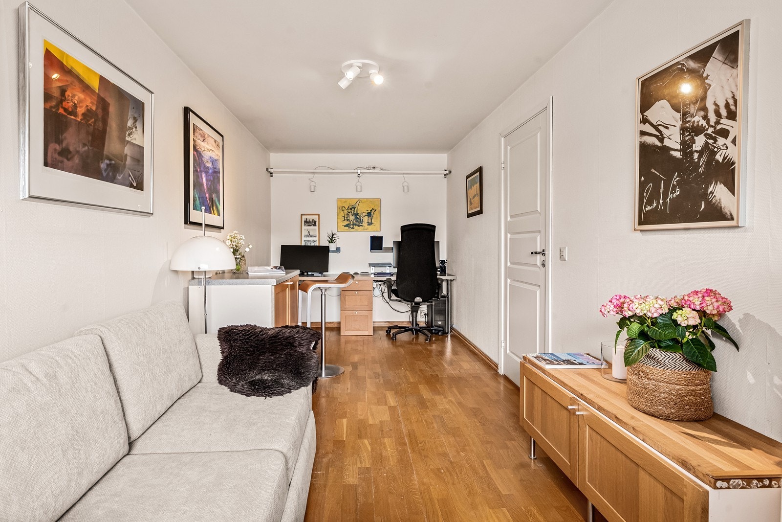 Ett av soverommene fungerer i dag som kontor med sovesofa. Galleribilde