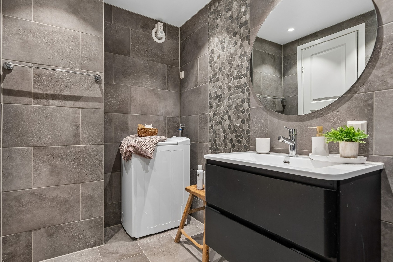 Badet ble renovert i 2021 og har fått tilstandsgrad 1 av takstmann. Galleribilde
