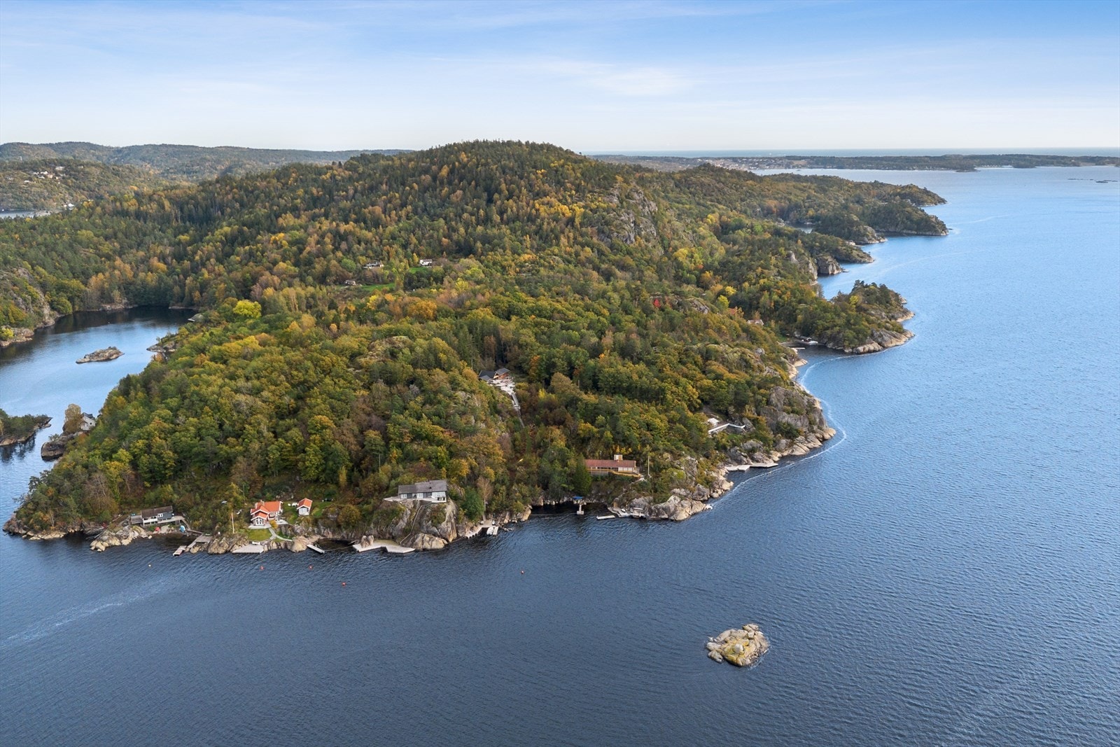 Håøya byr på ekte skjærgårdsidyll, med kort avstand til Langesund sentrum med båt. Galleribilde