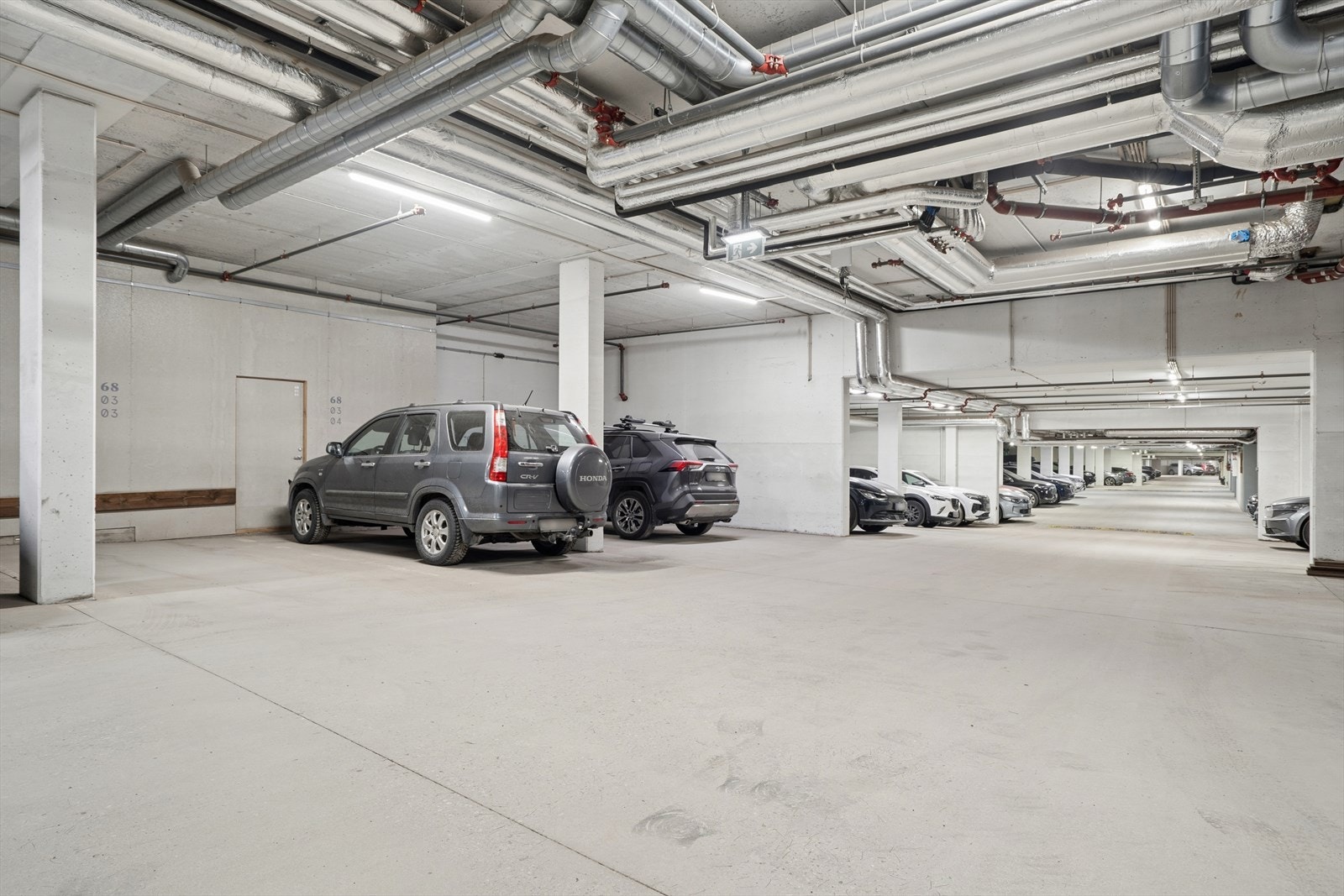 Det medfølger en fast parkeringsplass i felles garasjeanlegg. Galleribilde