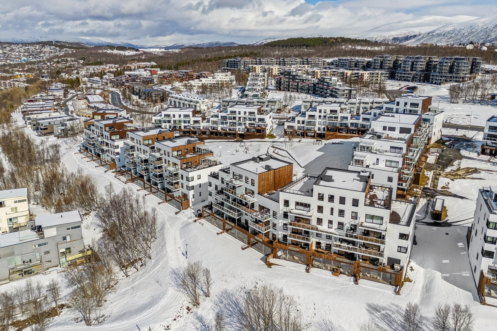 Eiendommen kombinerer nærhet til natur med kort vei til både Tromsø sentrum og Jekta Storsenter. Galleribilde
