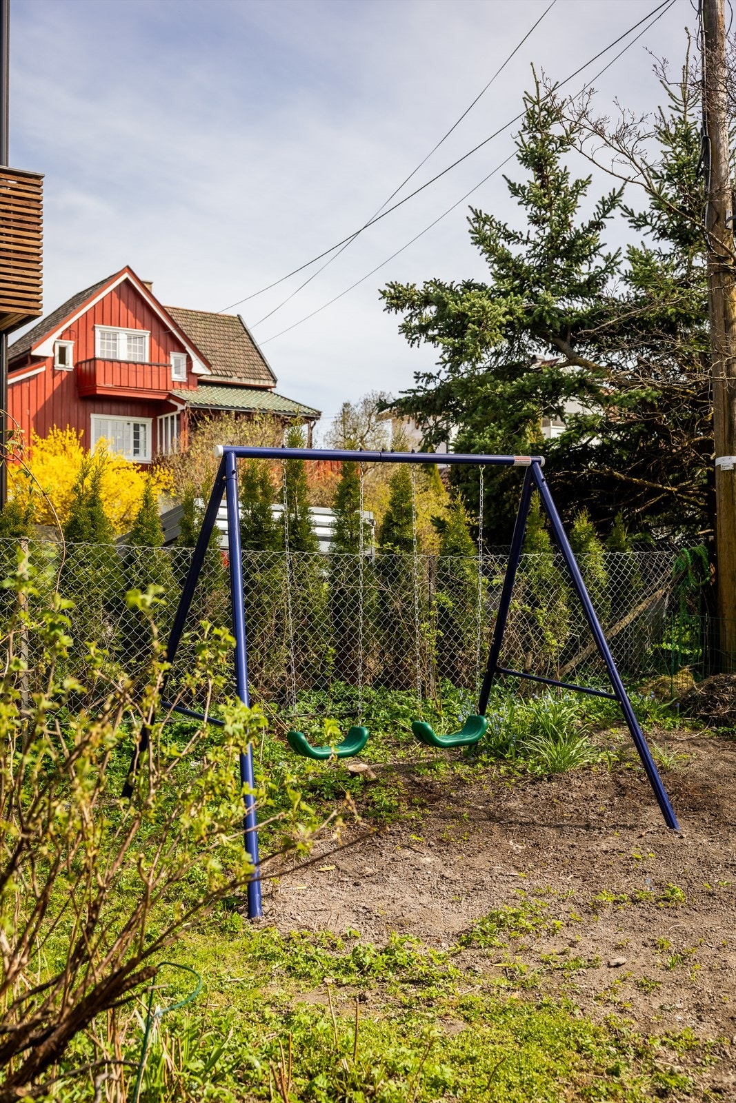 Eiendommen ligger i et etablert og barnevennlig nabolag på Grefsen. Galleribilde