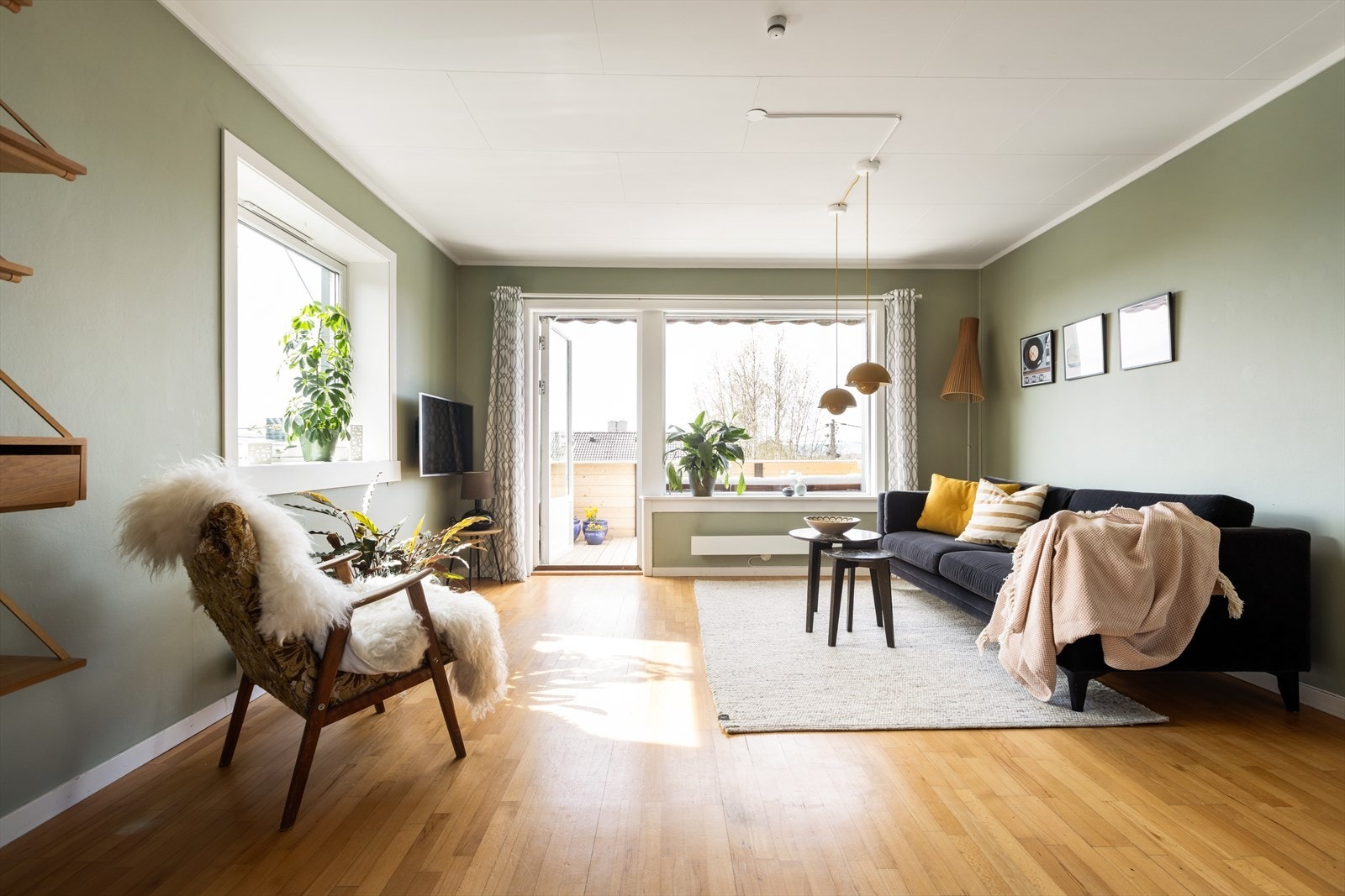 Fra stuen er det direkte utgang til verandaen. Galleribilde