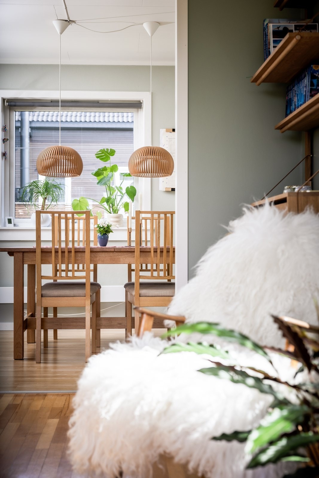 Åpen siktlinje fra stuen mot spiseplassen. Galleribilde