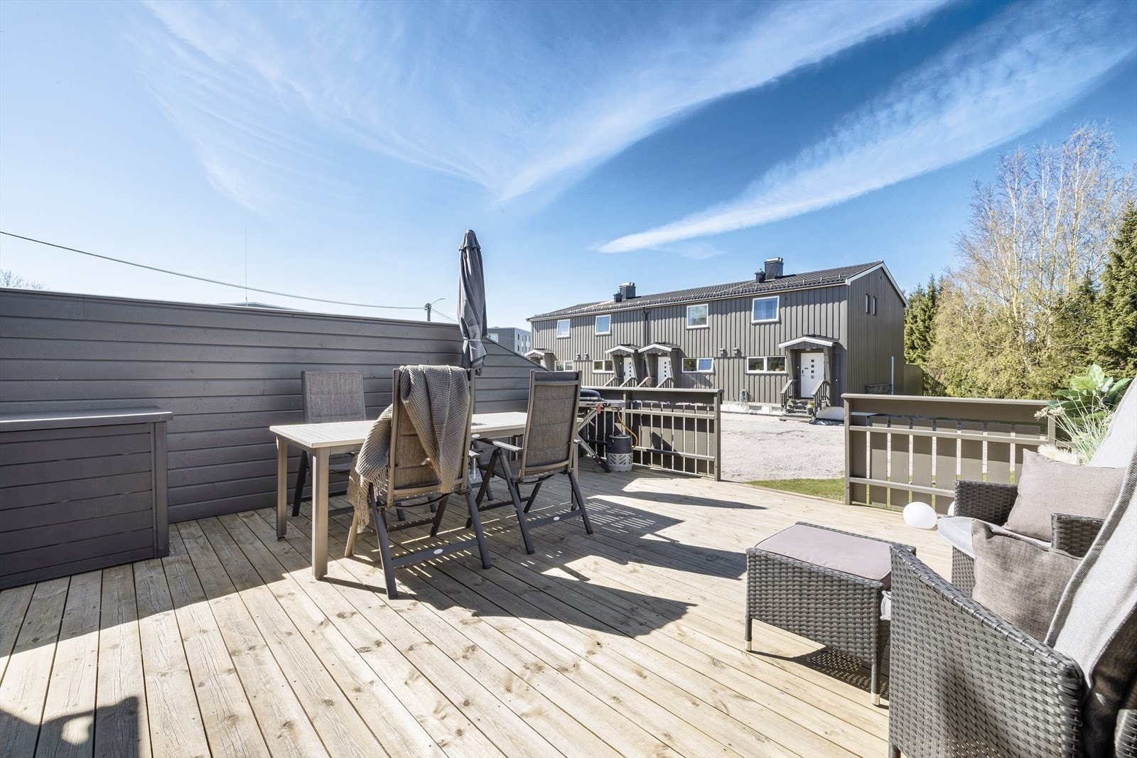 Den romslige terrassen gir mange muligheter for møblering. Galleribilde