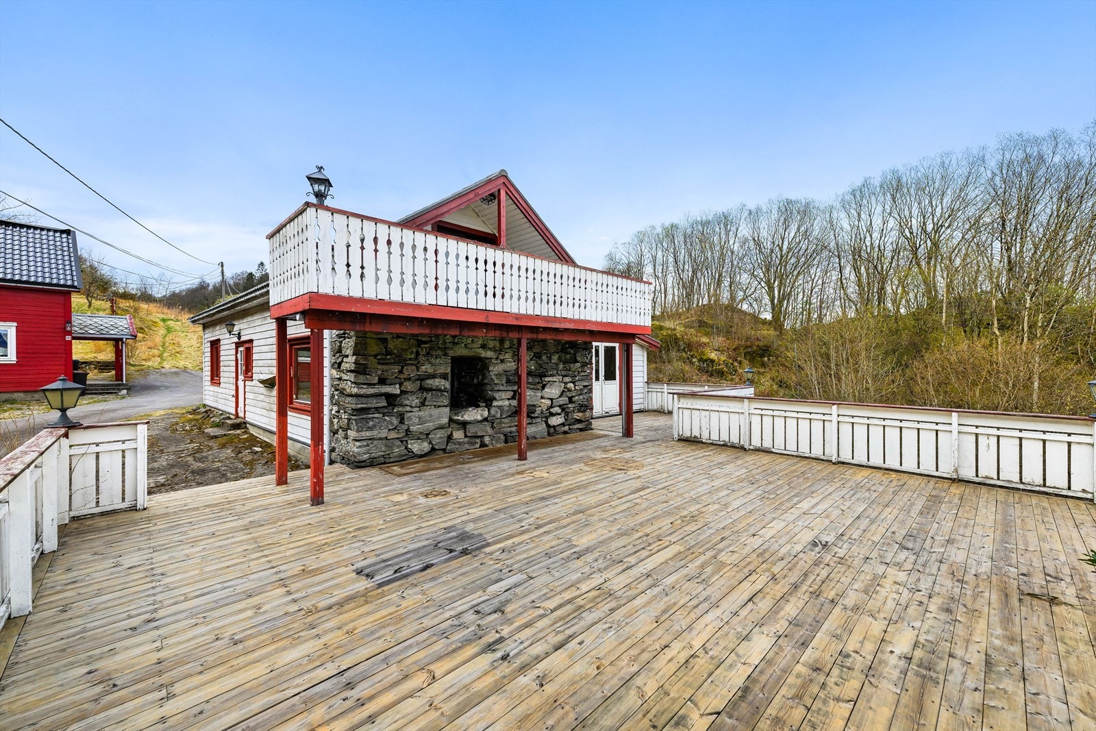 God plass for alt av utemøbler man trenger på sommerstid. Galleribilde