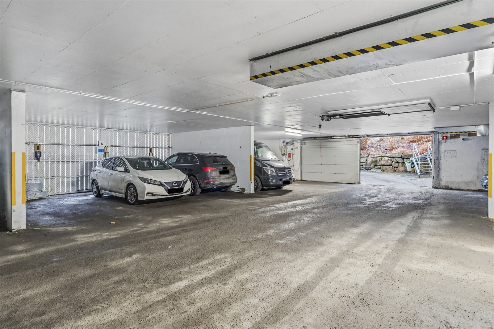 Leiligheten disponerer en garasjeplass og kjellerbod. Galleribilde