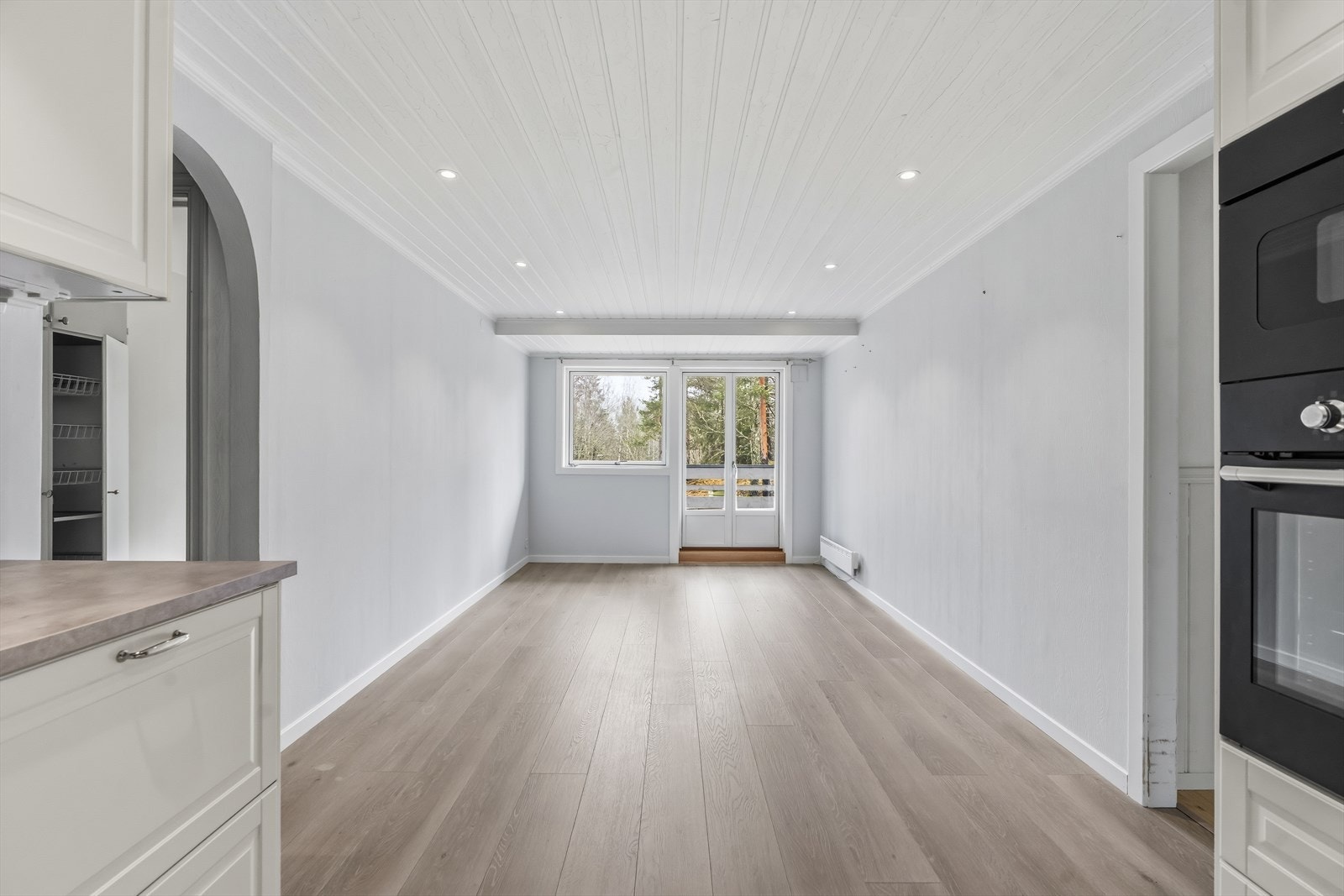 Fra kjøkkenet er det utgang til østvendt balkong på ca. 8 m². Galleribilde