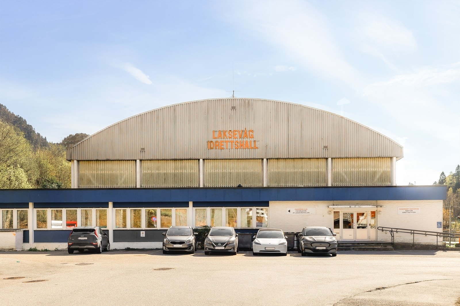 W | Laksevåg idrettshall Galleribilde