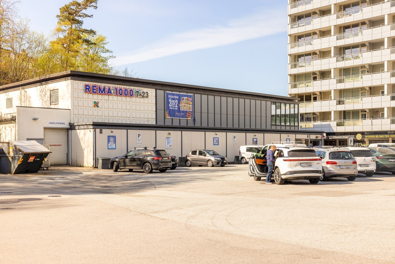 Like i nærheten ligger flere servicetilbud, blant annet Rema 1000 en kort gåtur unna. Galleribilde