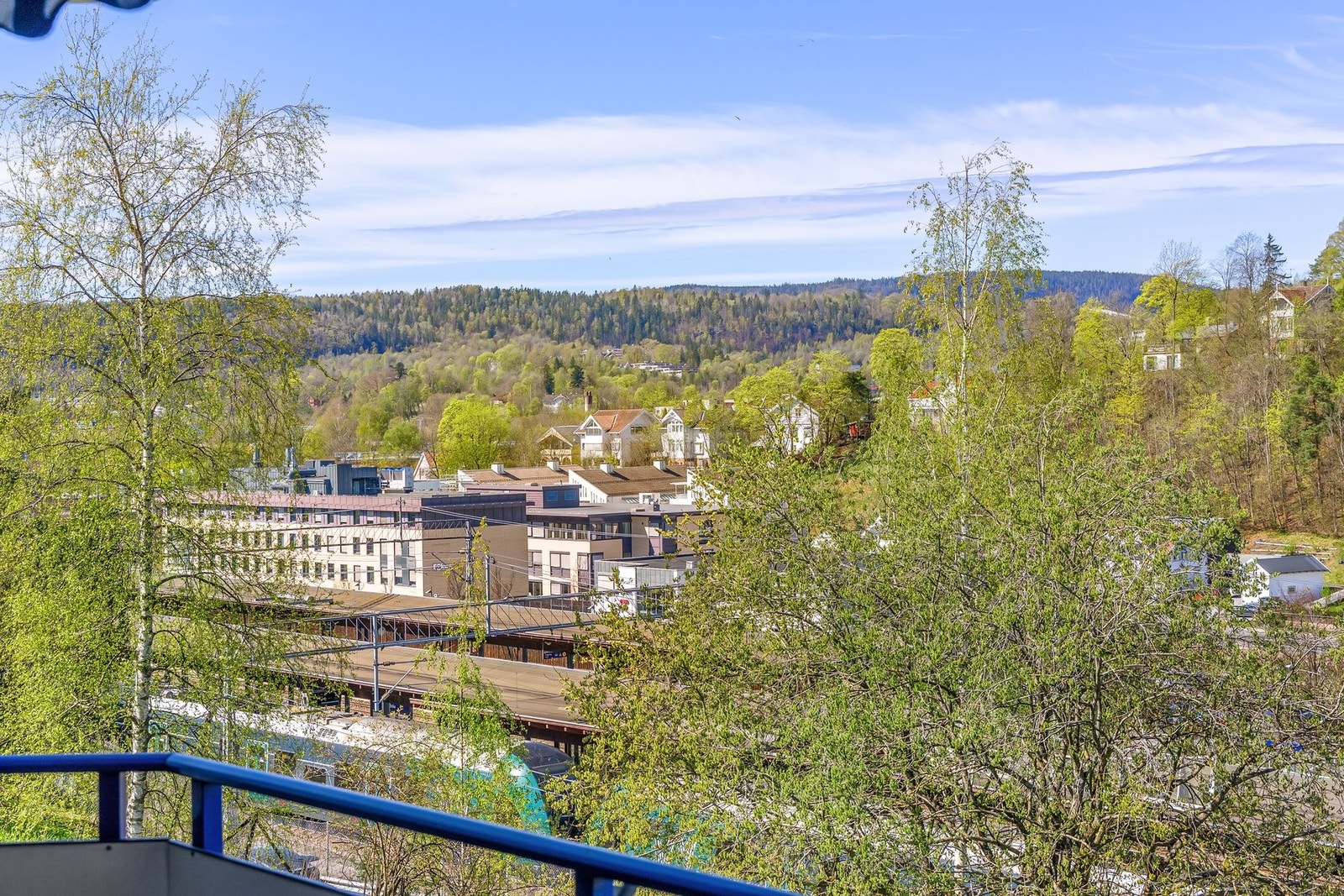 Fritt og luftig utsyn med utsikt over Engervannet og nærområdet. Galleribilde