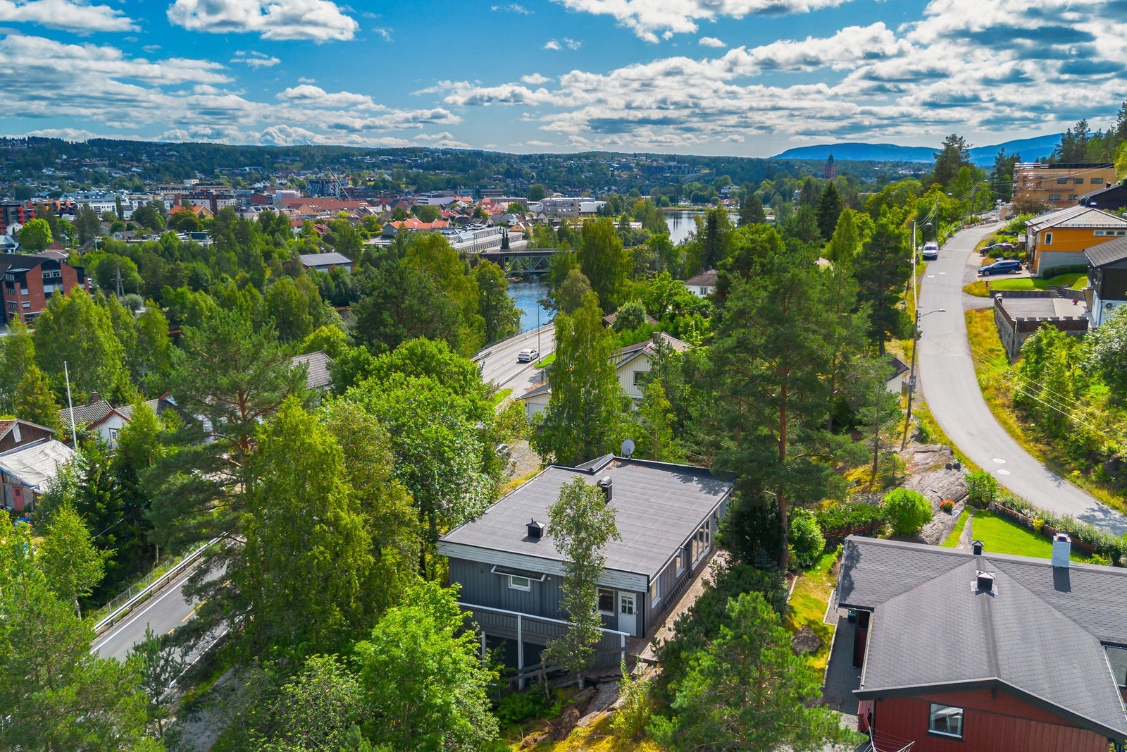 Boligen har en landlig men sentral beliggenhet. Galleribilde