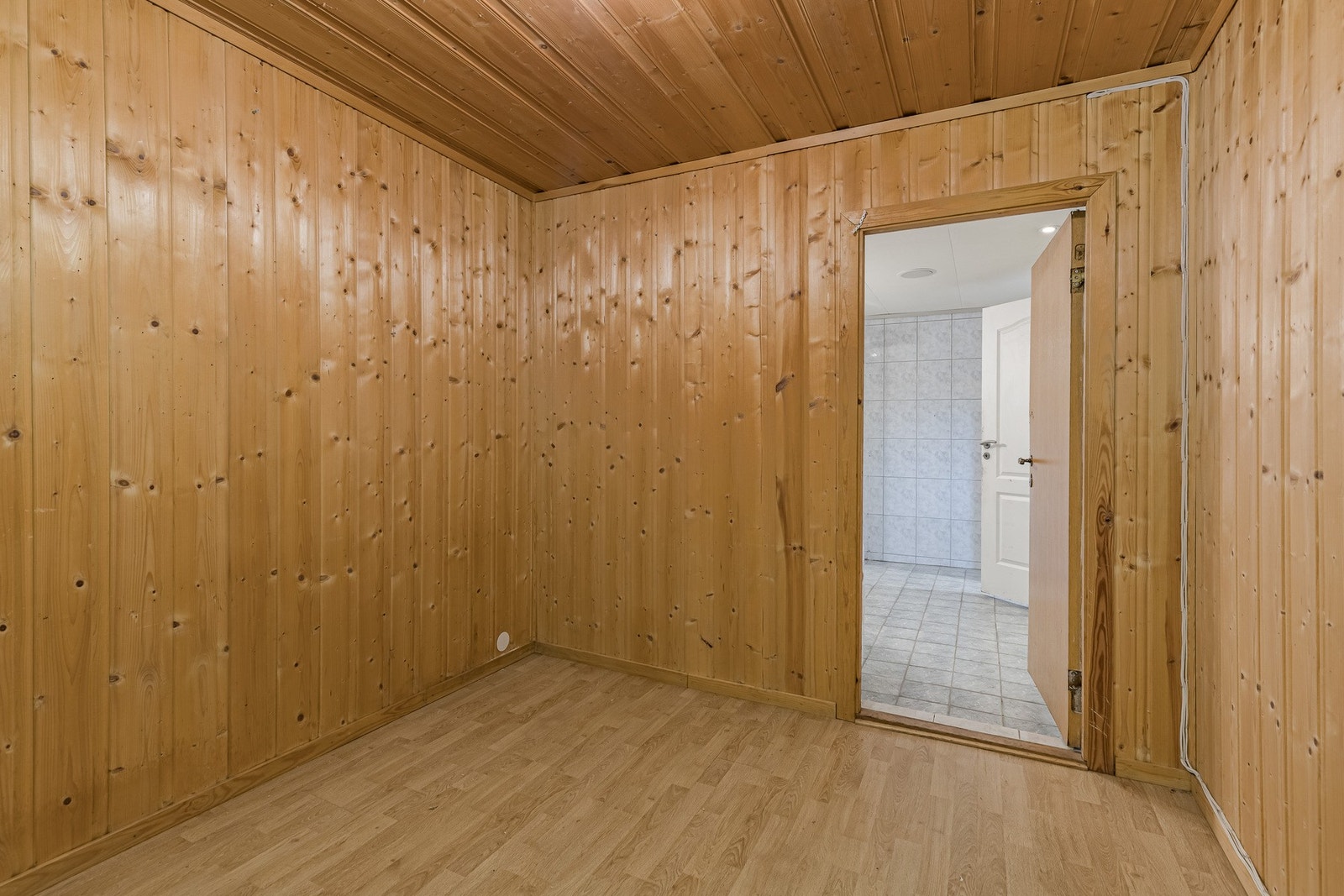 Rommet har direkte adkomst til badet. Galleribilde