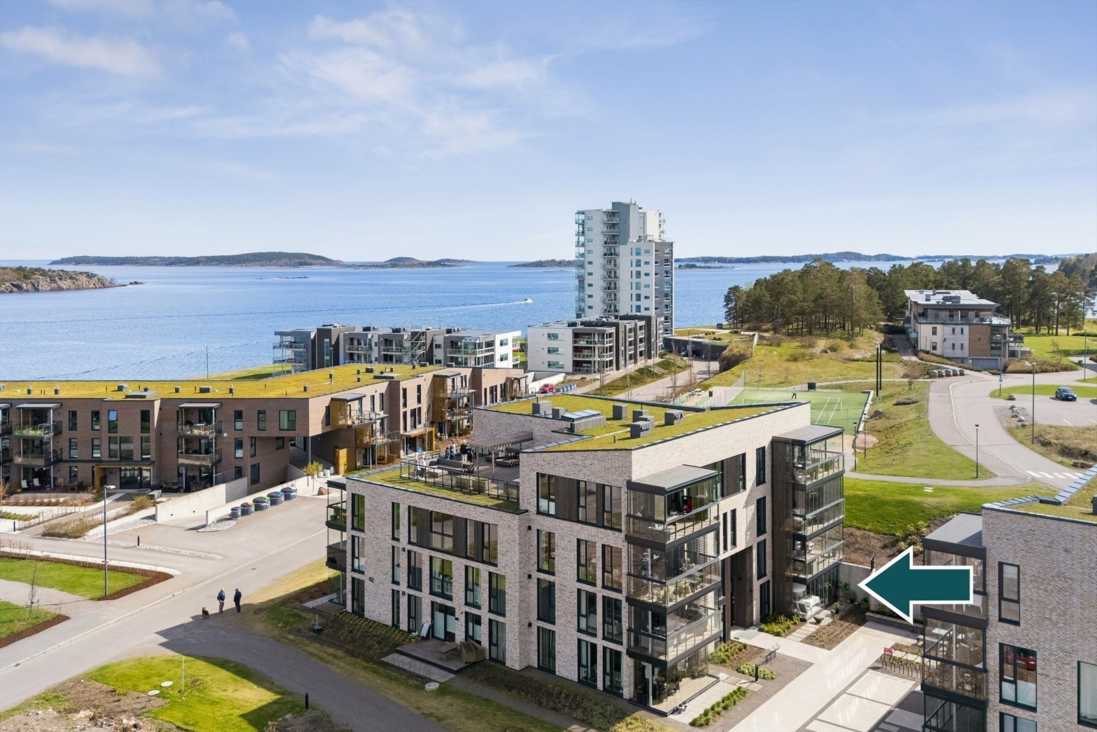 Her bor du i moderne omgivelser med sjø, marina og fine turområder like utenfor døren. Galleribilde