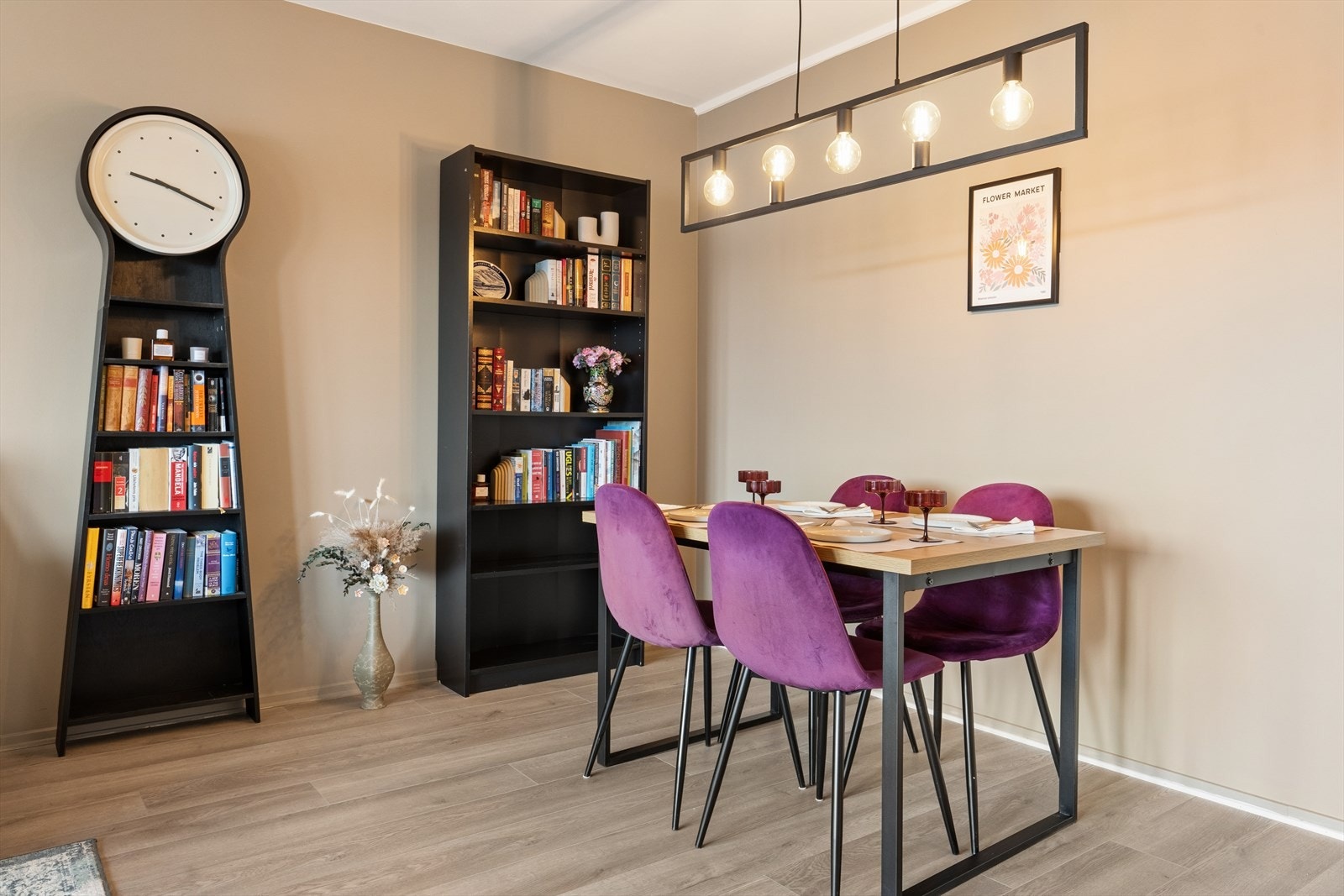 Plass til spisebord i stue. Galleribilde