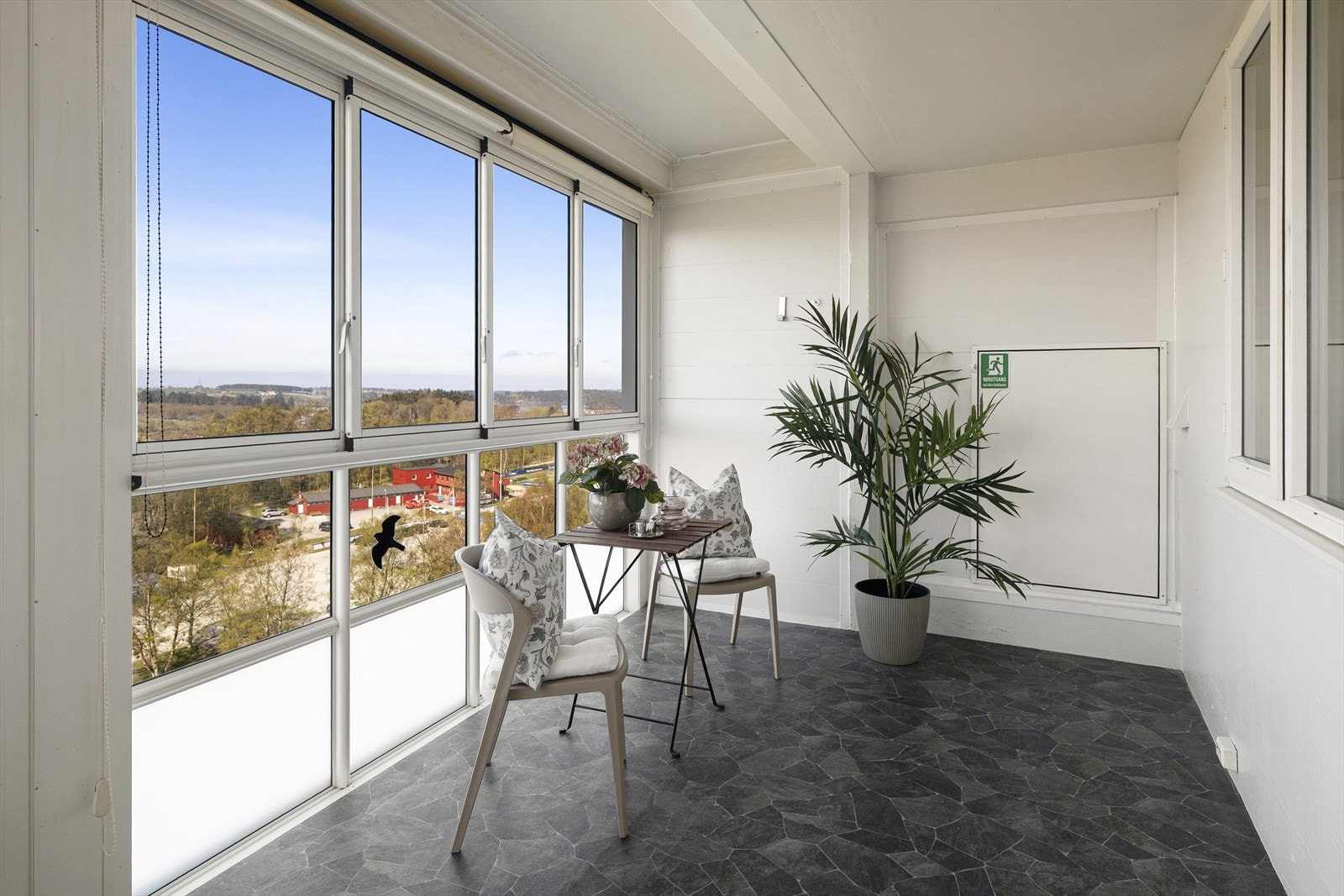 - Plass til både spisegruppe, solseng eller sofagruppe, alt etter som man ønsker - Galleribilde