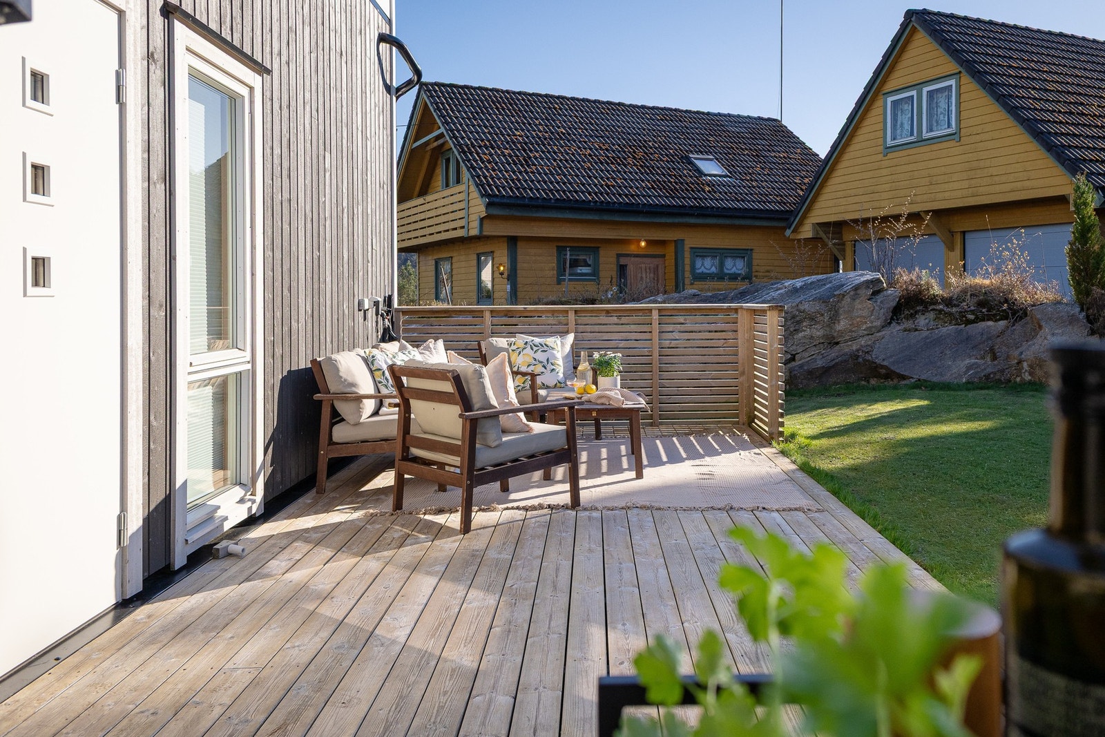 Her kan du innrede med herlig sittegruppe, grill og beplantning. Galleribilde