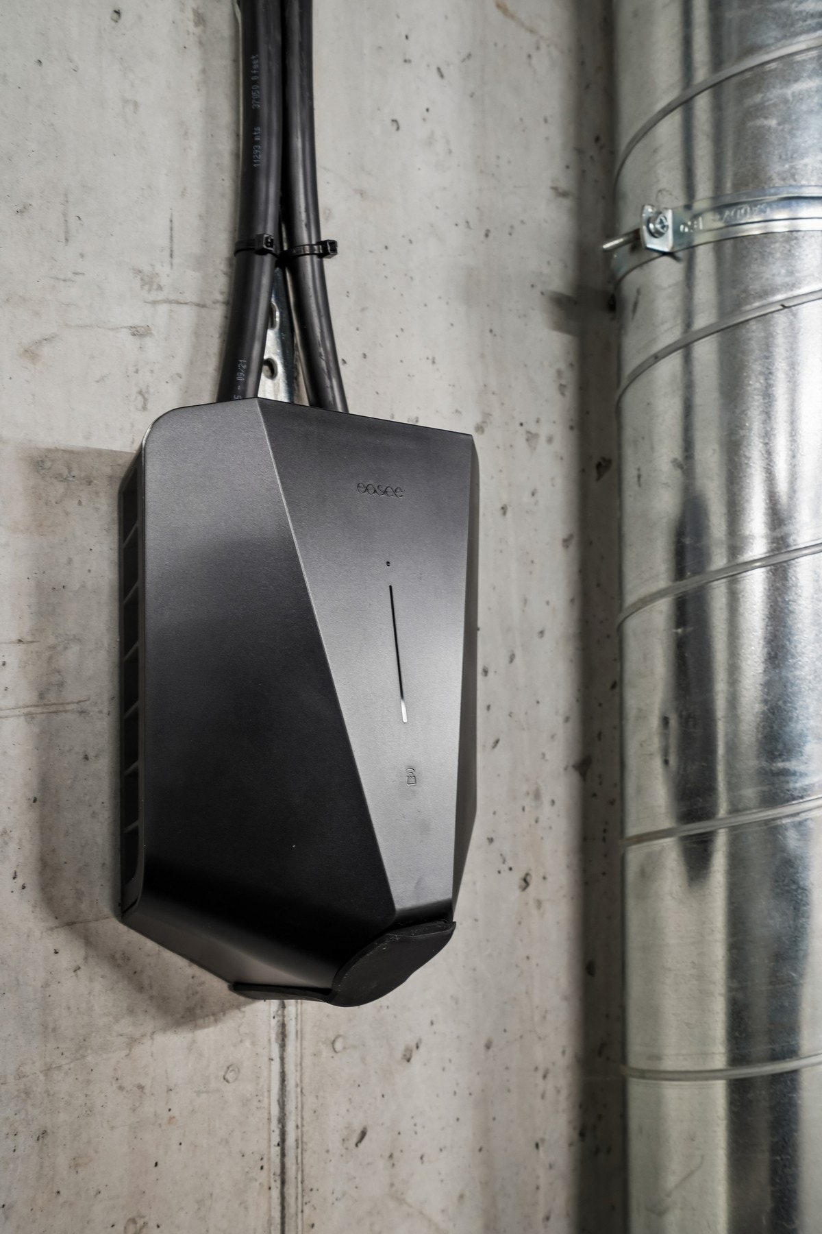 Det er muligheter for installering av ladeboks for el-bil i garasjen. Galleribilde