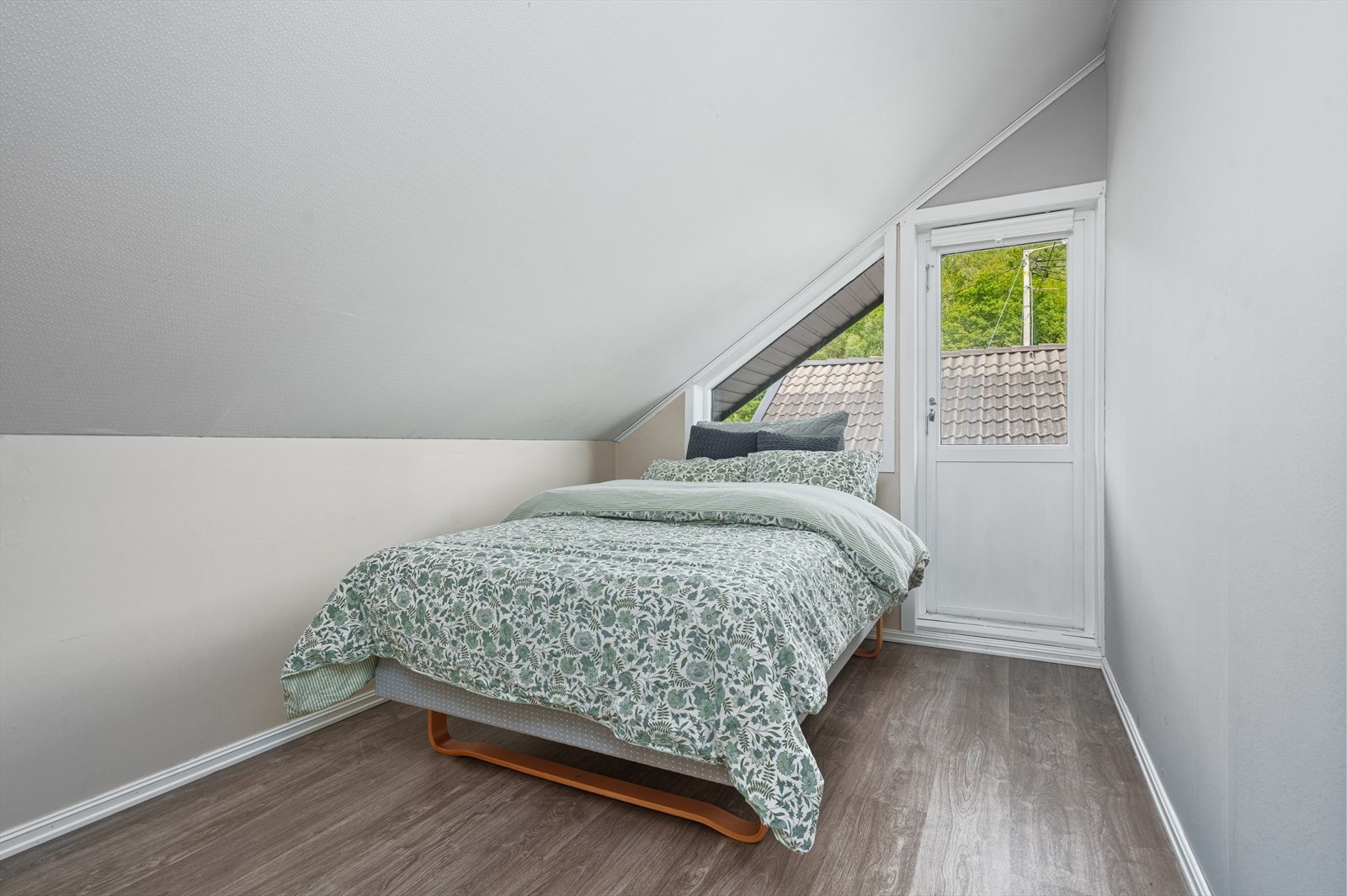 YON03213-blend 1 Galleribilde