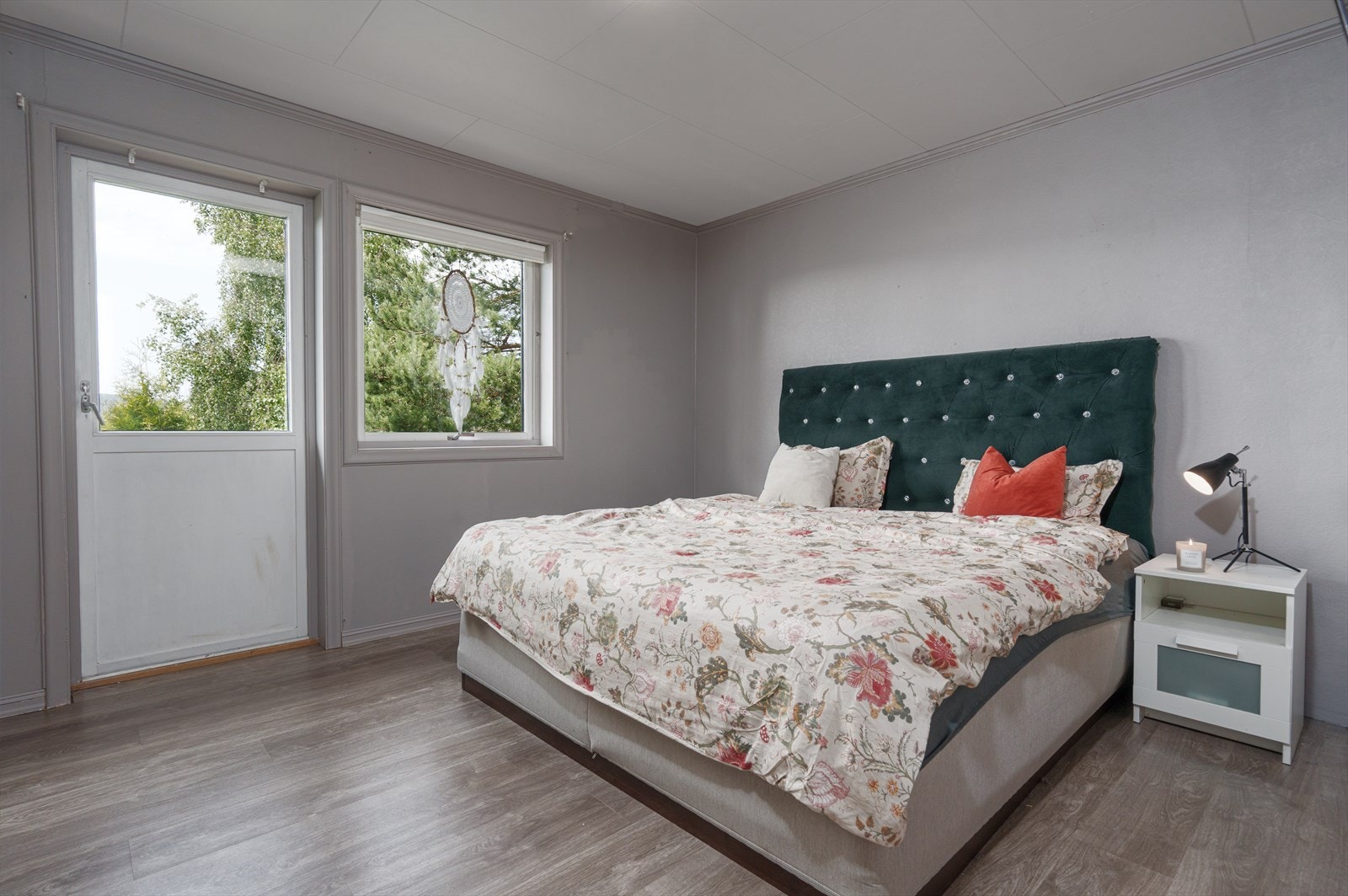 YON03400-blend Galleribilde