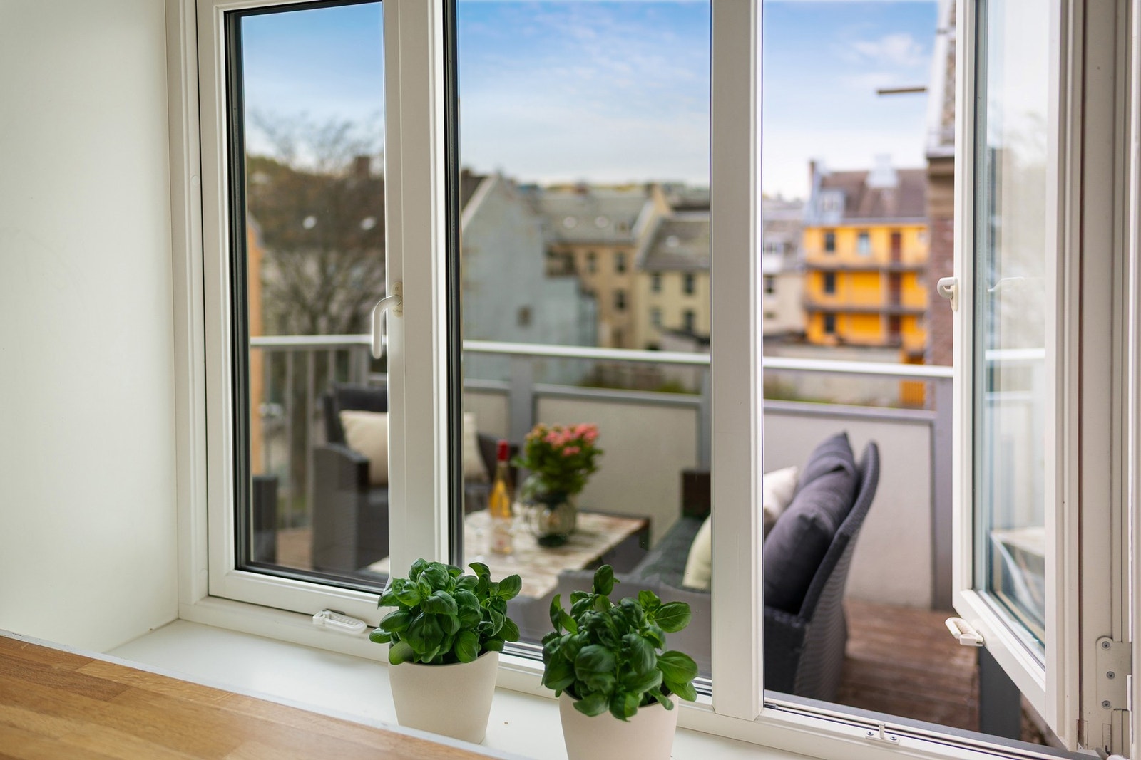 Boligen har en sentral beliggenhet på Lademoen med umiddelbar nærhet til alt av servicetilbud man trenger i hverdagen. Galleribilde
