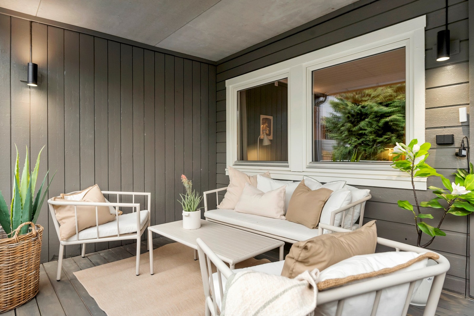 God plass til både utemøbler og grill. Godt skjermet uteplass. Galleribilde
