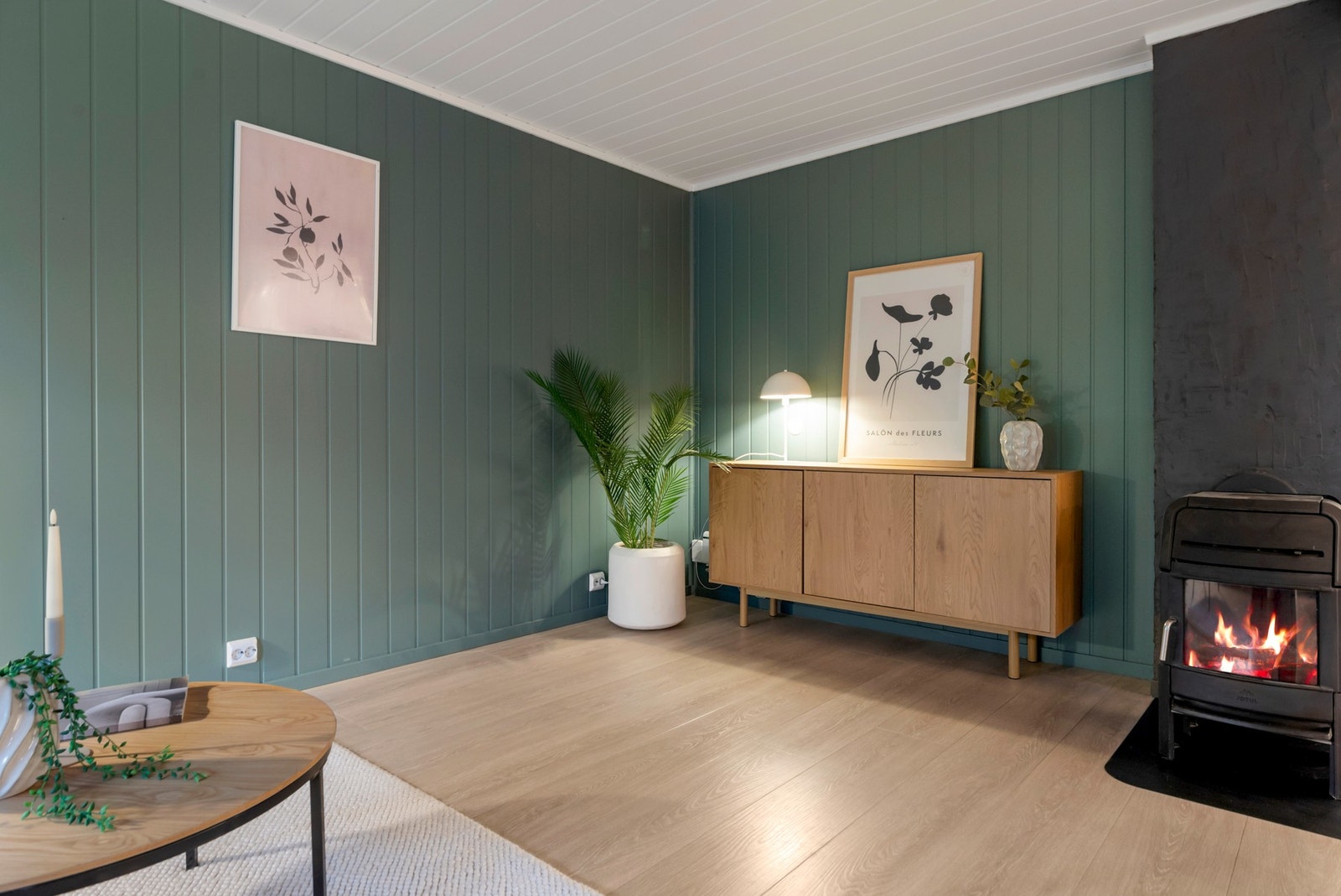 Vedfyring og varmepumpe er installert i boligen. Galleribilde