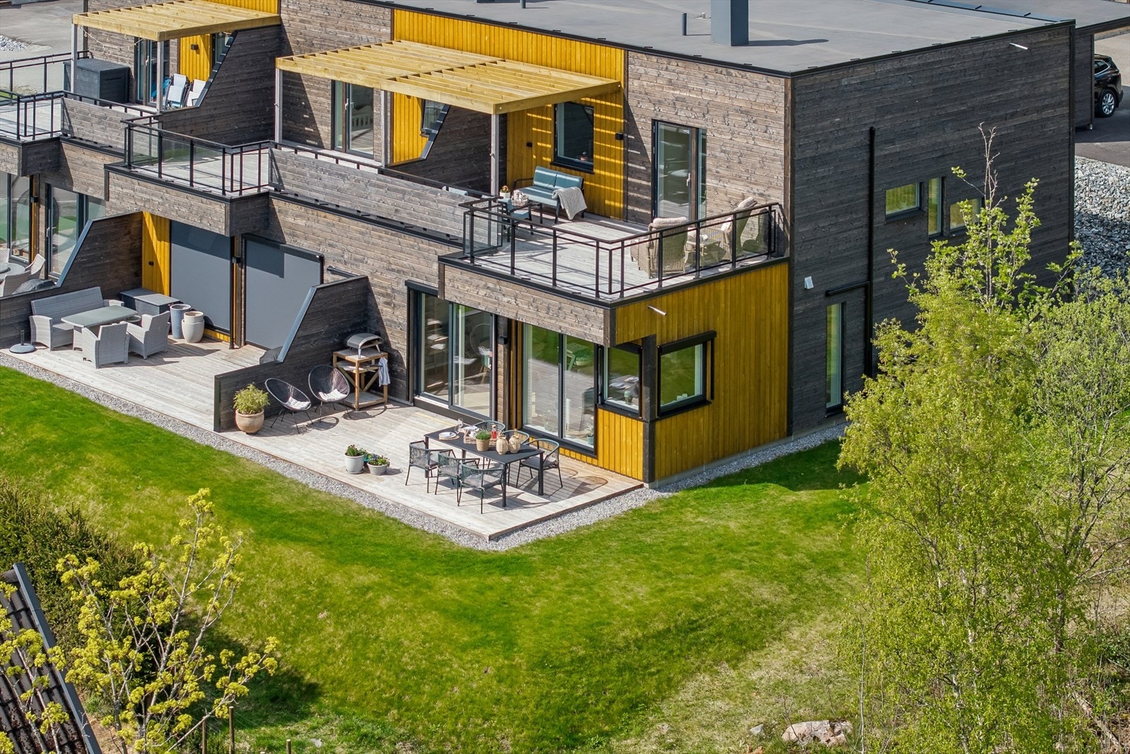 Kvernhusveien 10C kan by på en attraktiv og ettertraktet beliggenhet i et rolig og veletablert boligområde i Solbergelva Galleribilde