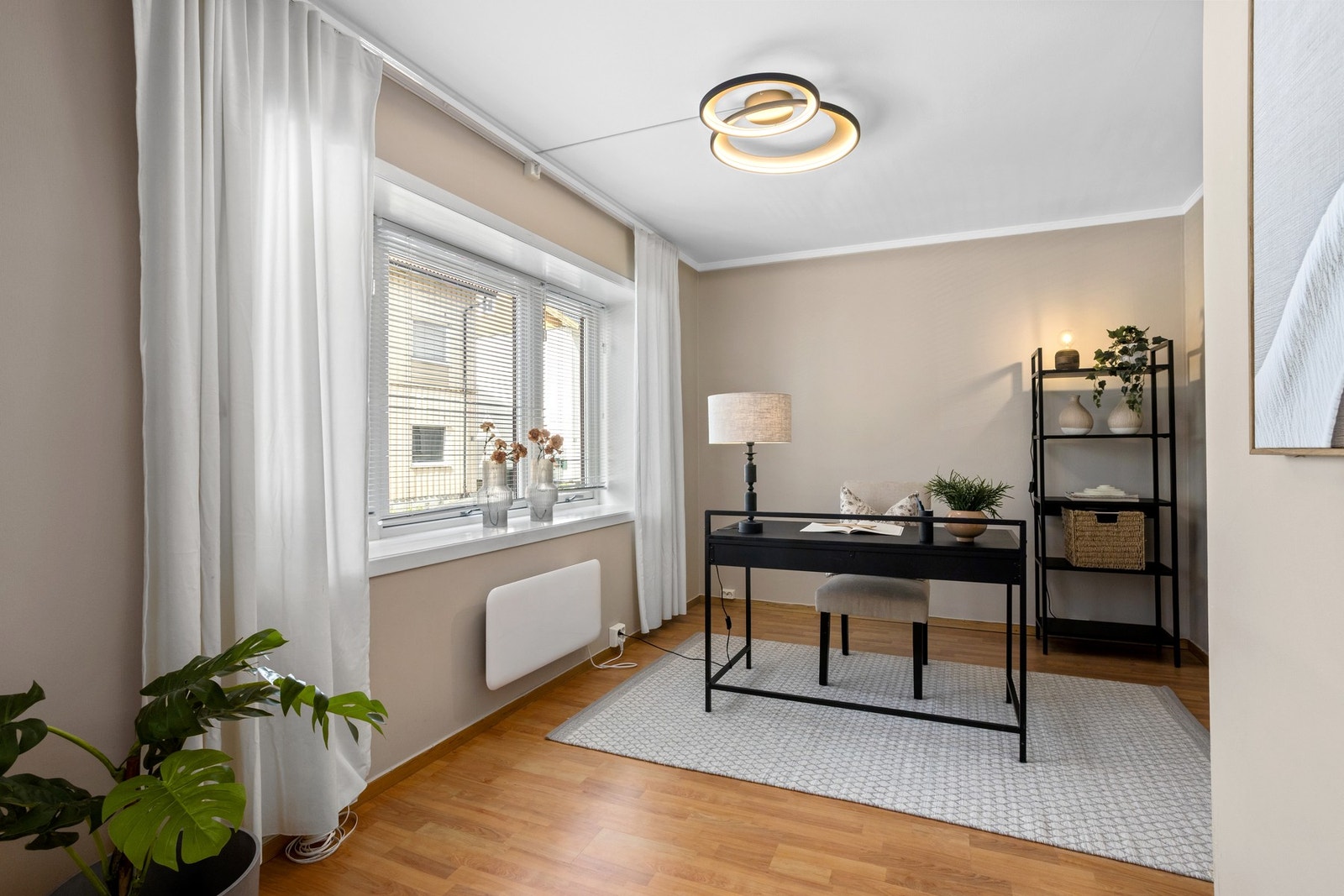 Kontor/spisestue. Her kan du innrede slik du selv ønsker. Galleribilde