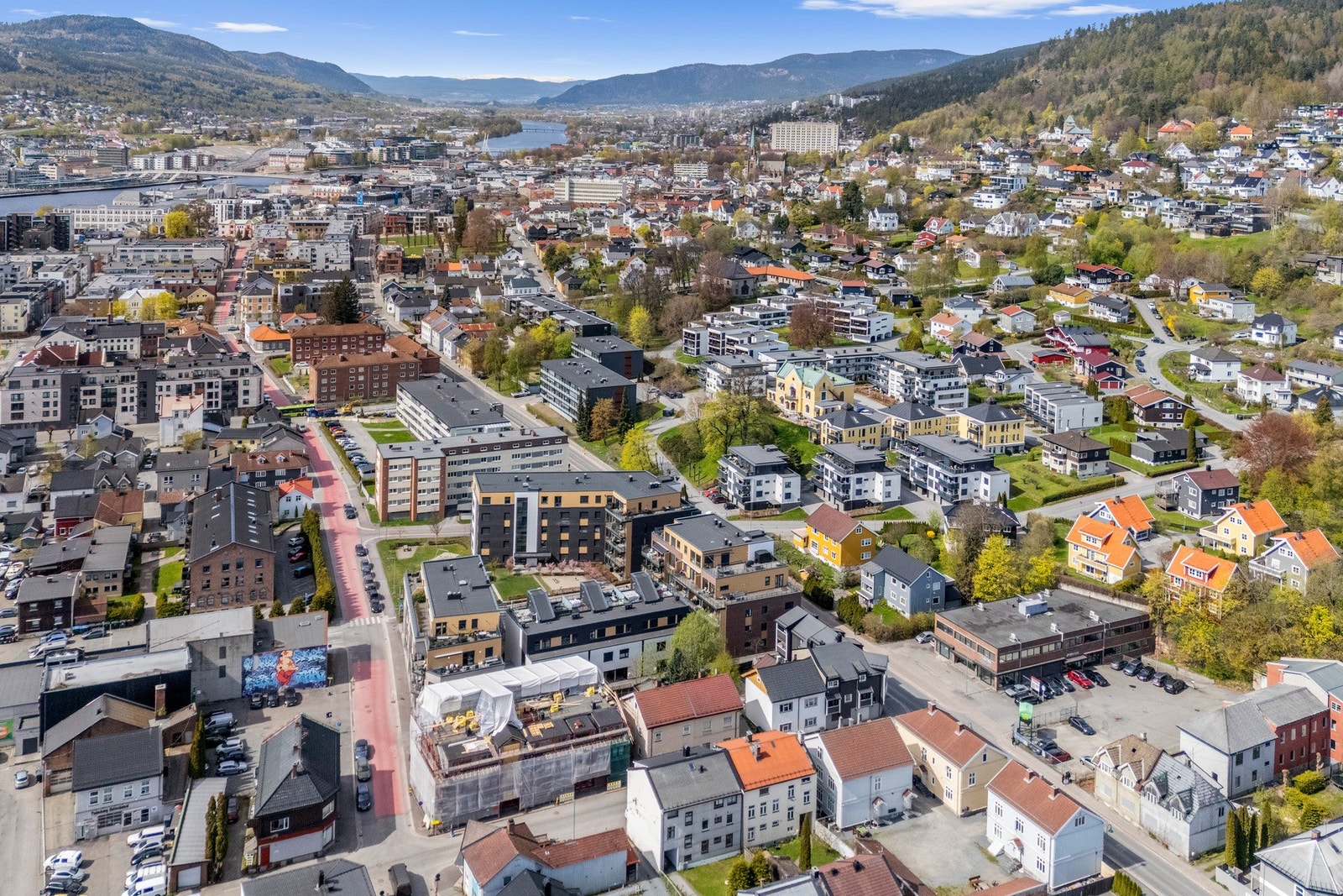 Bragernesåsen ligger rett i nærheten - her er det fine turmuligheter både på sommeren og vinteren. Galleribilde