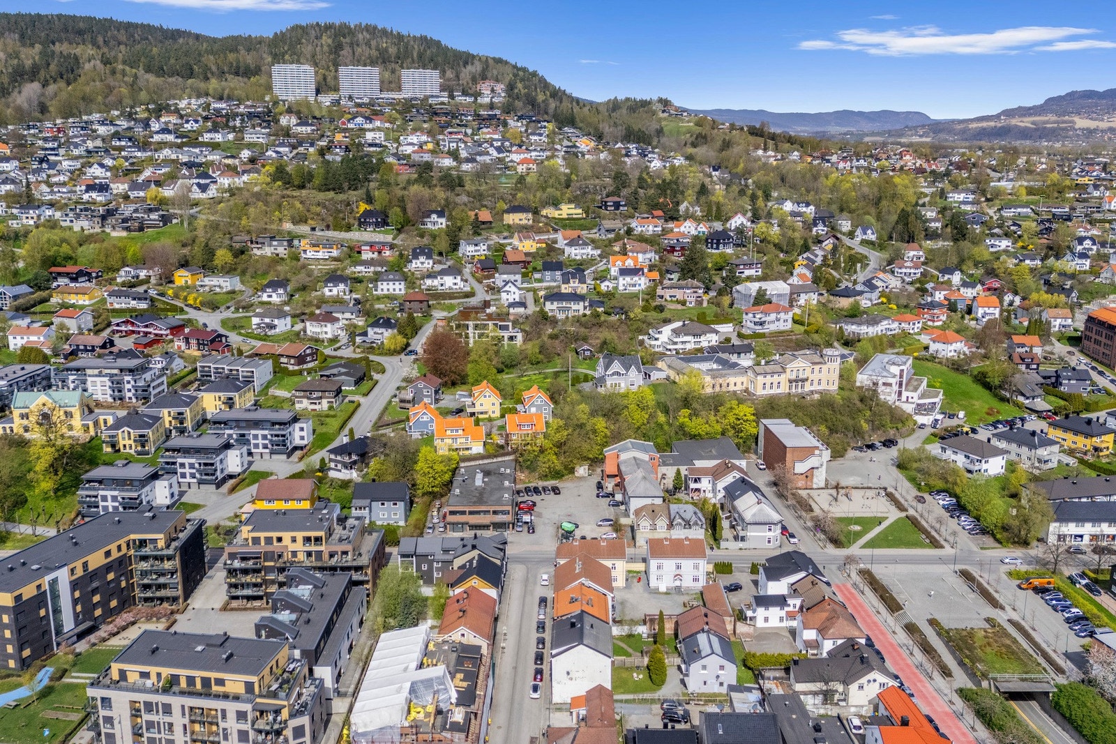 Fra eiendommen er det kun minutter til Bragernes torg, CC Drammen og Brakerøya stasjon med buss og tog. Galleribilde