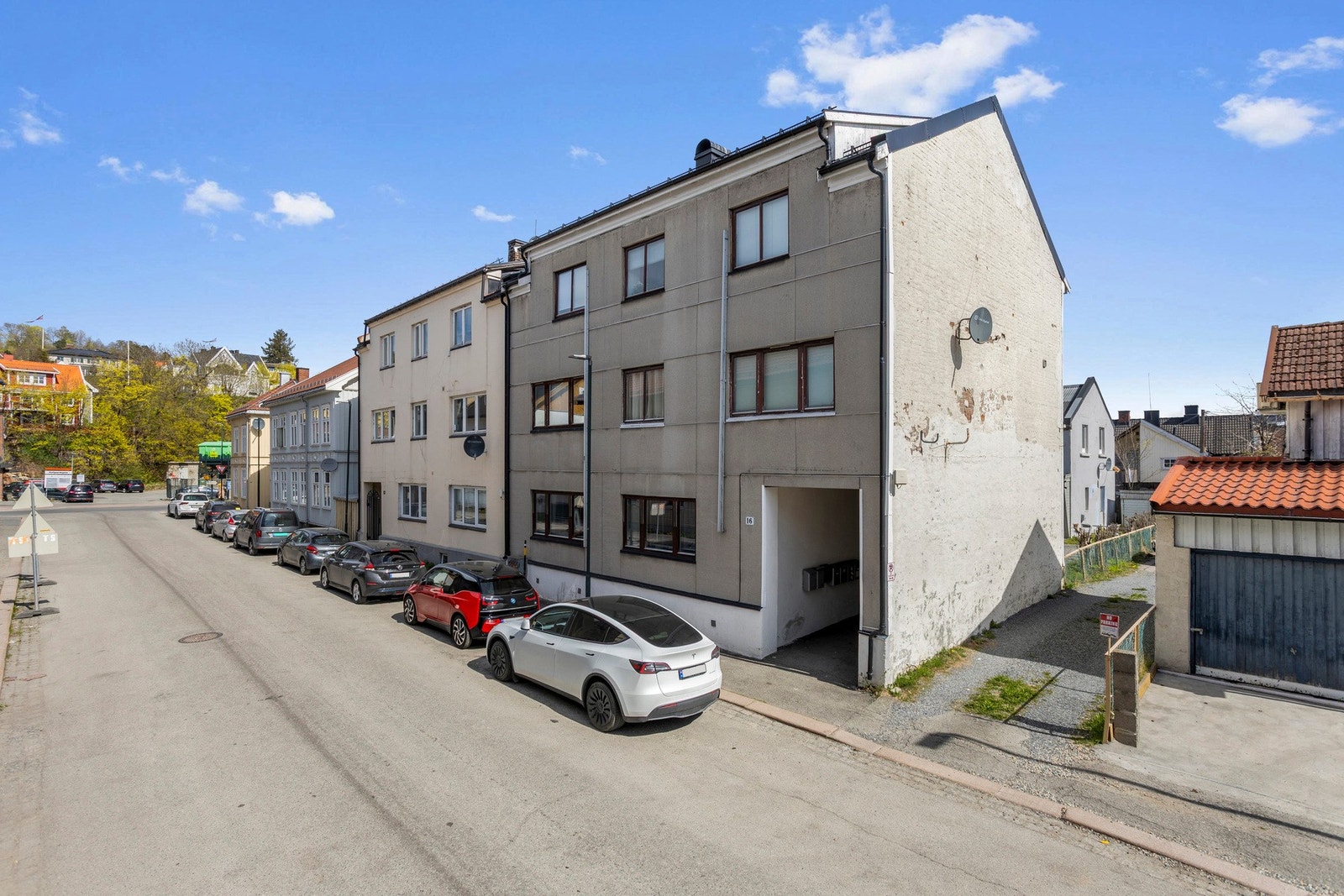 Gateparkering rett utenfor. Galleribilde