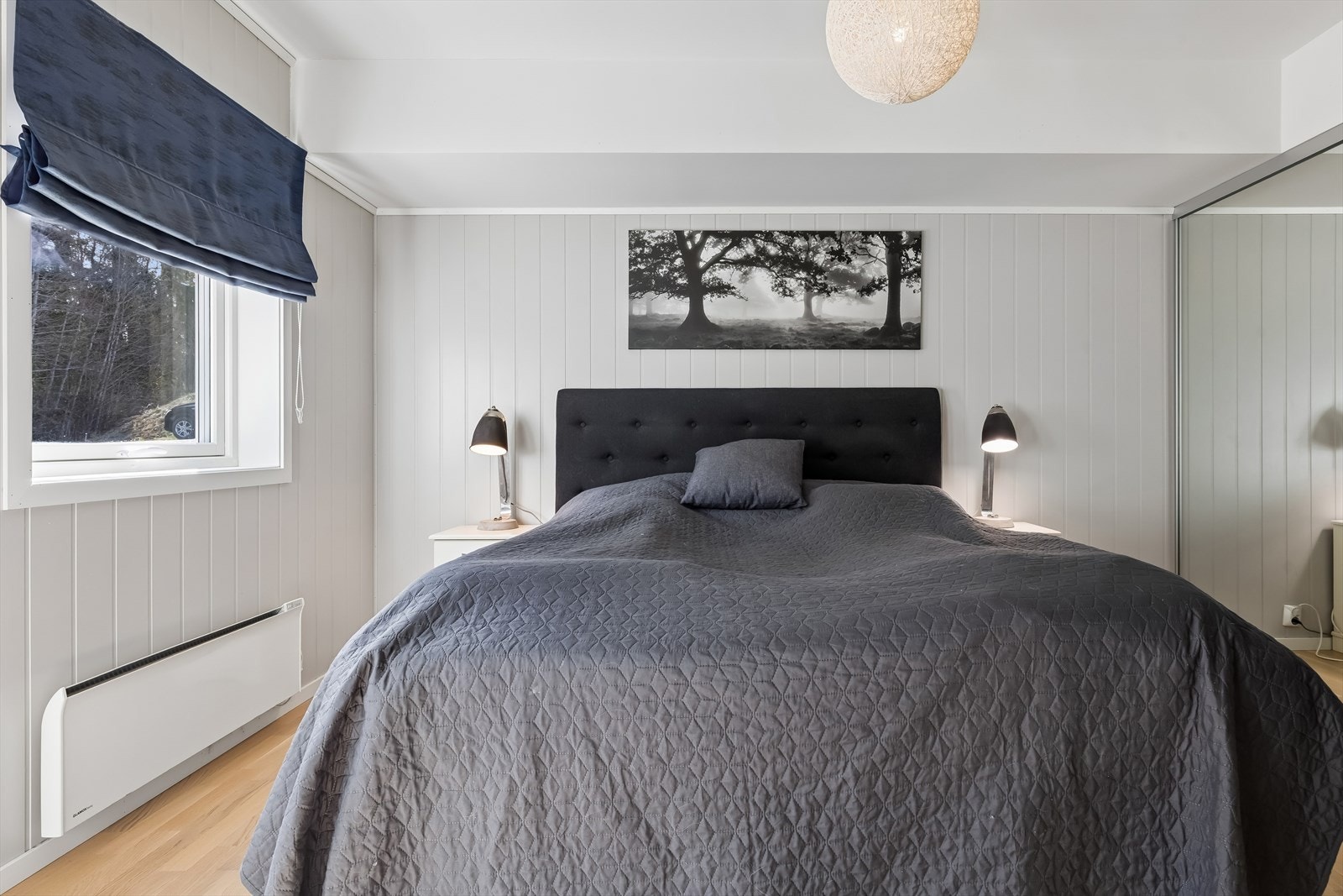 Lyst og trivelig hovedsoverom. Galleribilde