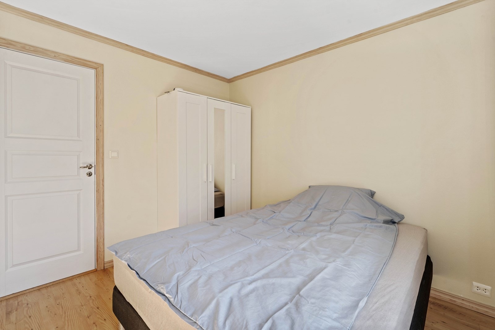 Hovedsoverom med skap Galleribilde