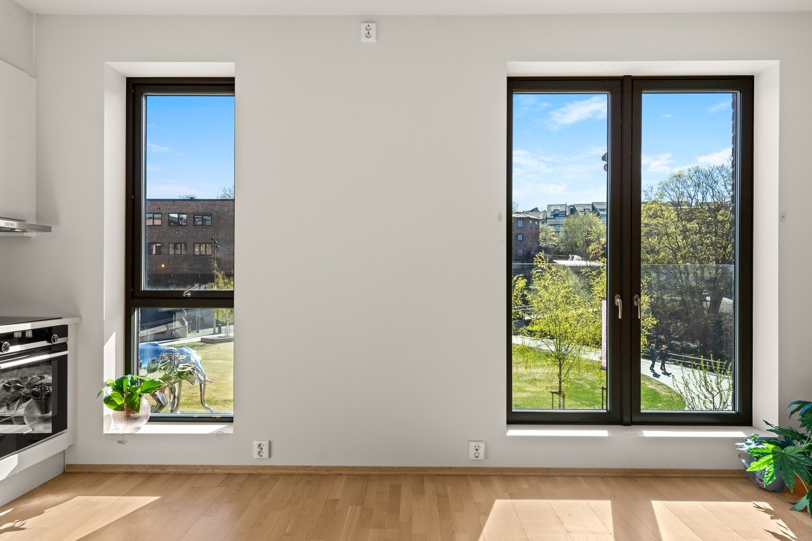 Vinduer med trerammer og isolerglass fra byggeåret 2019. Galleribilde