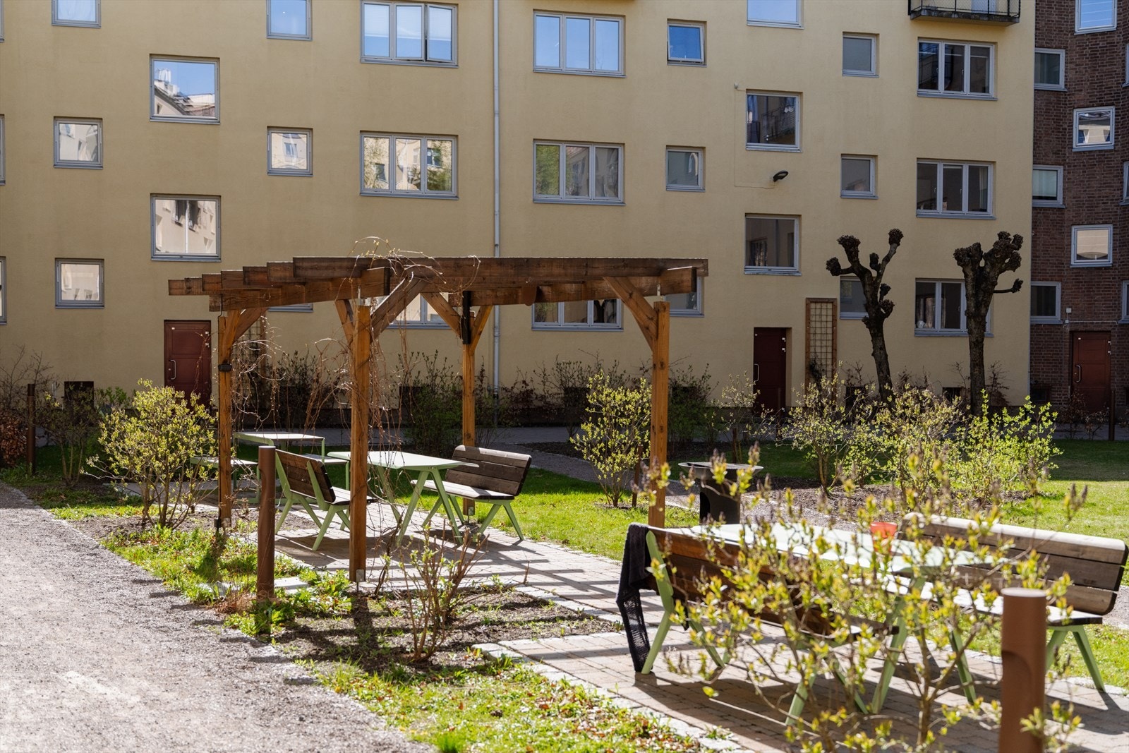 De velstelte bakgårdene er et grønt fristed som innbyr til rekreasjon og lek. Galleribilde