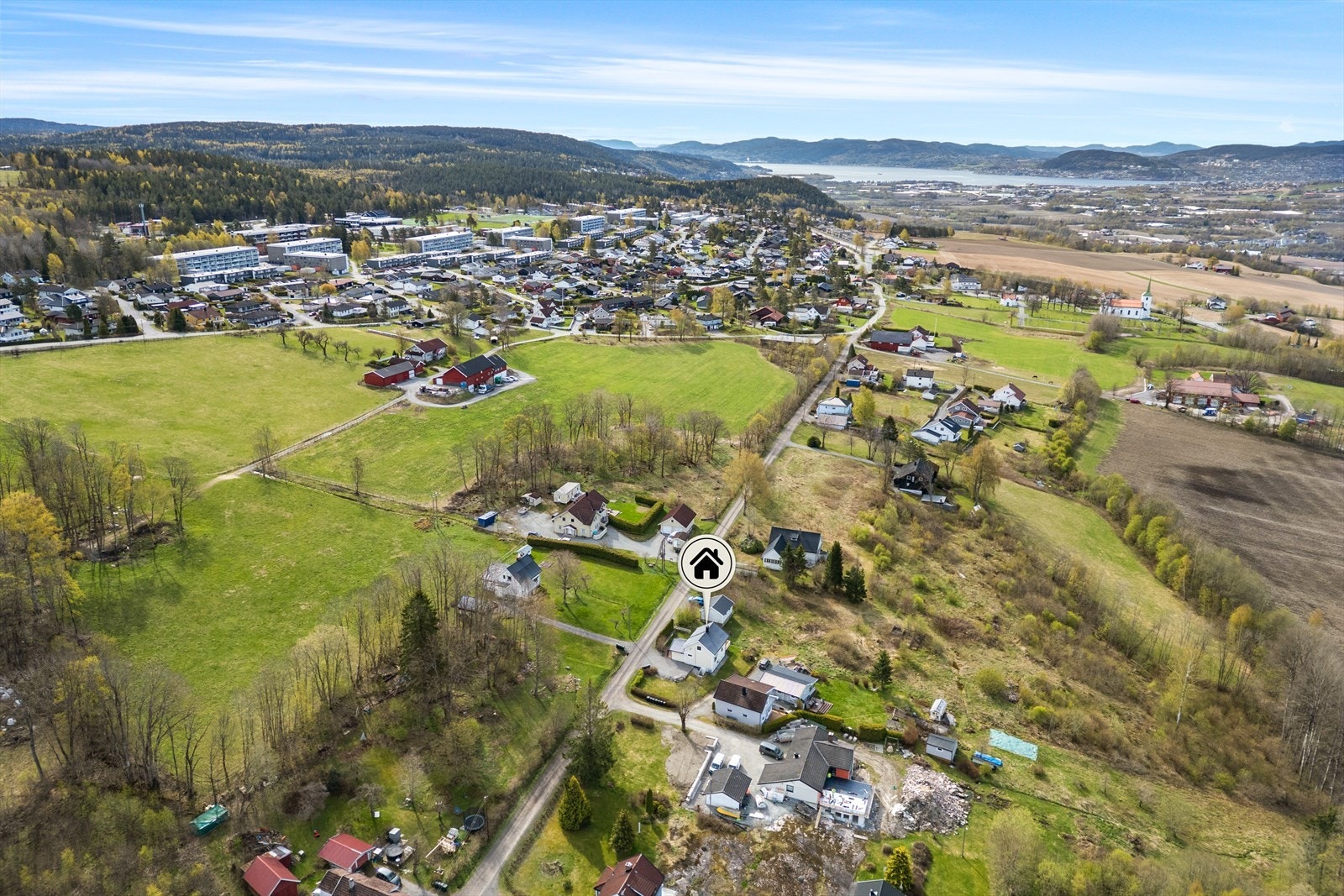 Eiendommen ligger i et etablert og barnevennlig område på Tranby. Galleribilde