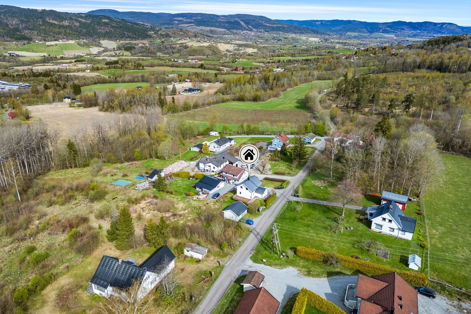 Nærhet til flotte turområder i skog og mark, ideelt for rekreasjon. Galleribilde