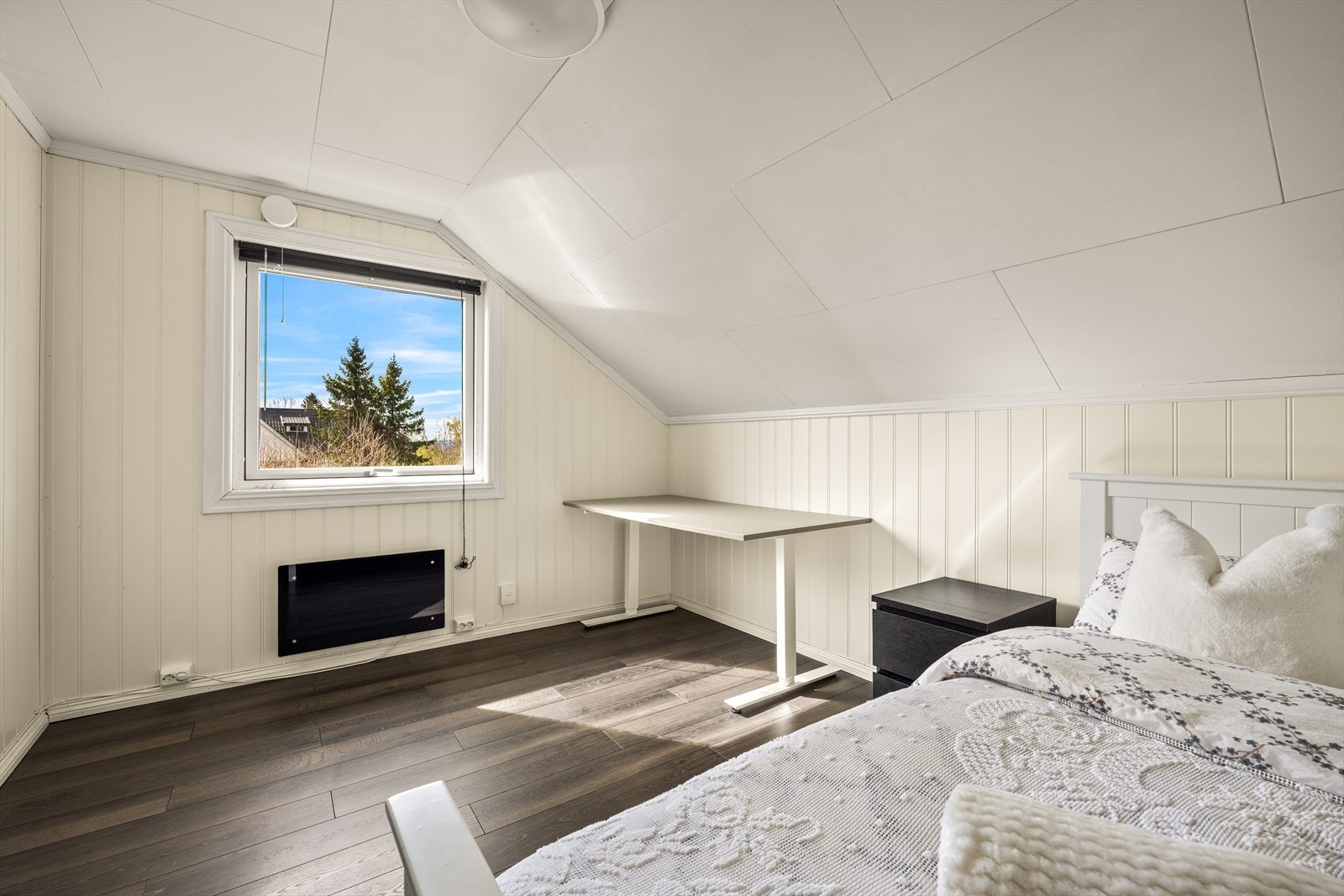 Det andre soverommet har plass til seng og skrivebord. Galleribilde