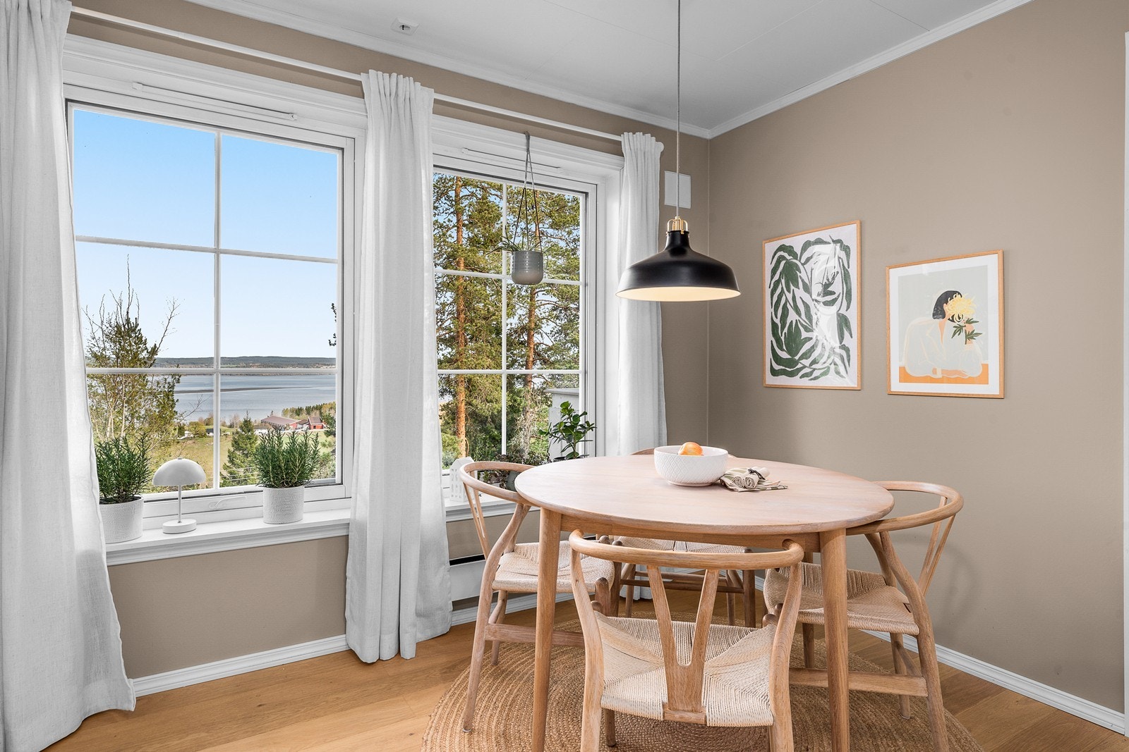 Spiseplass med flott utsikt. Galleribilde